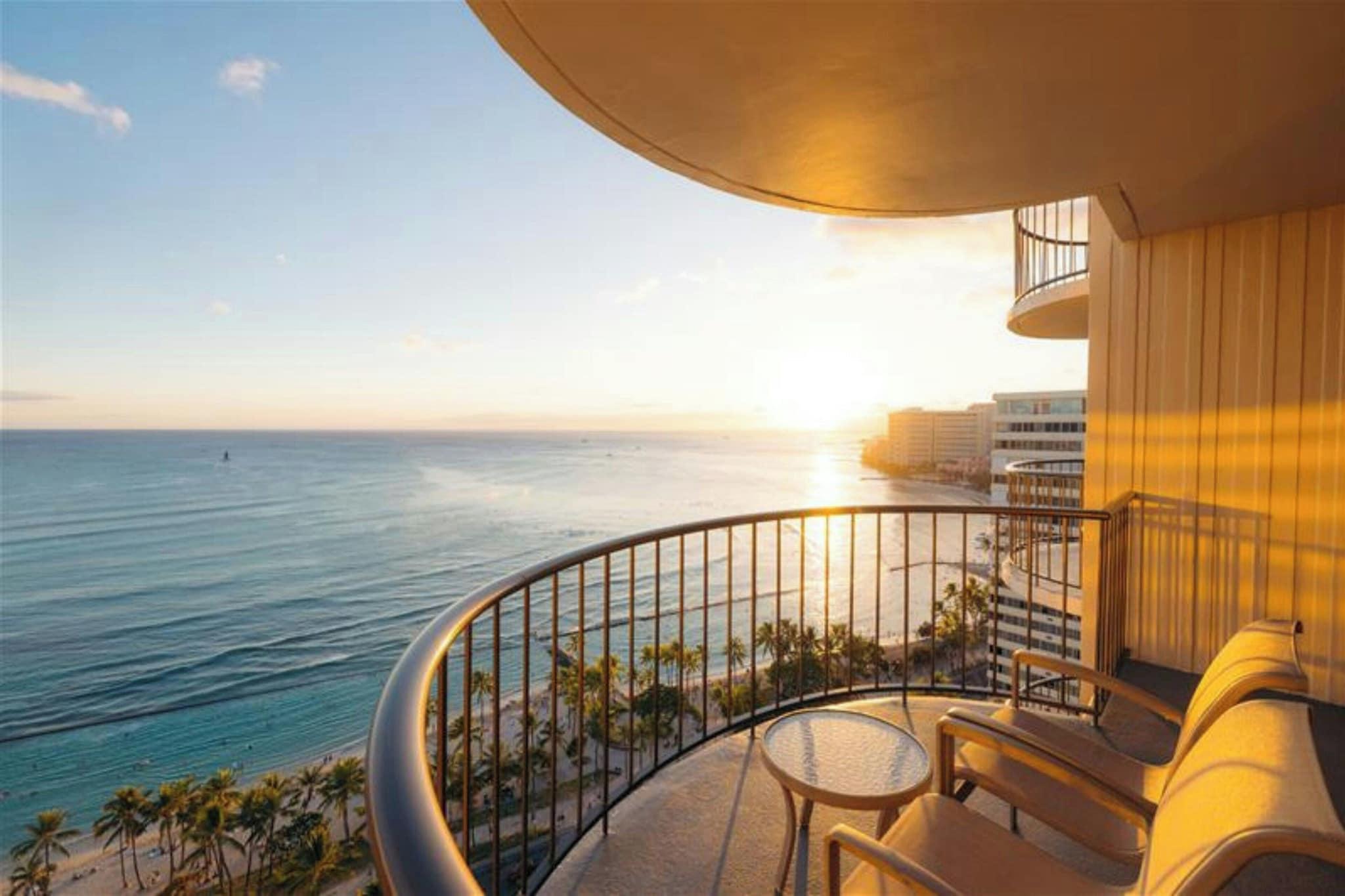 Junior Suite Ocean Front King Bed