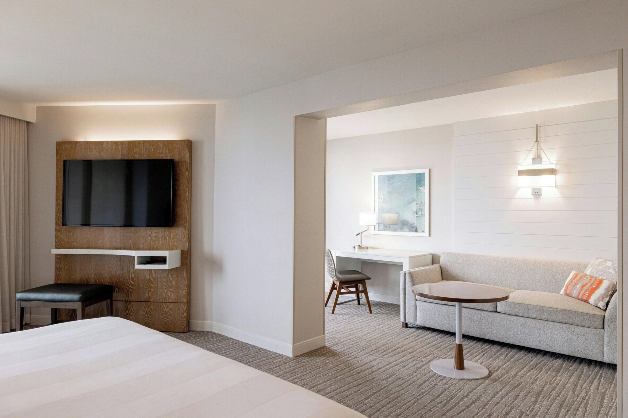Junior Suite Ocean View King Bed