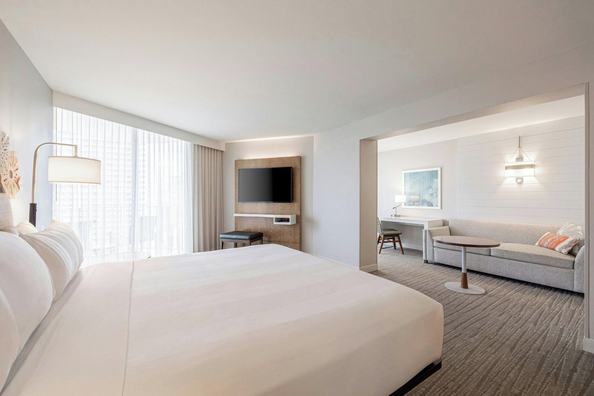 Junior Suite Ocean View King Bed