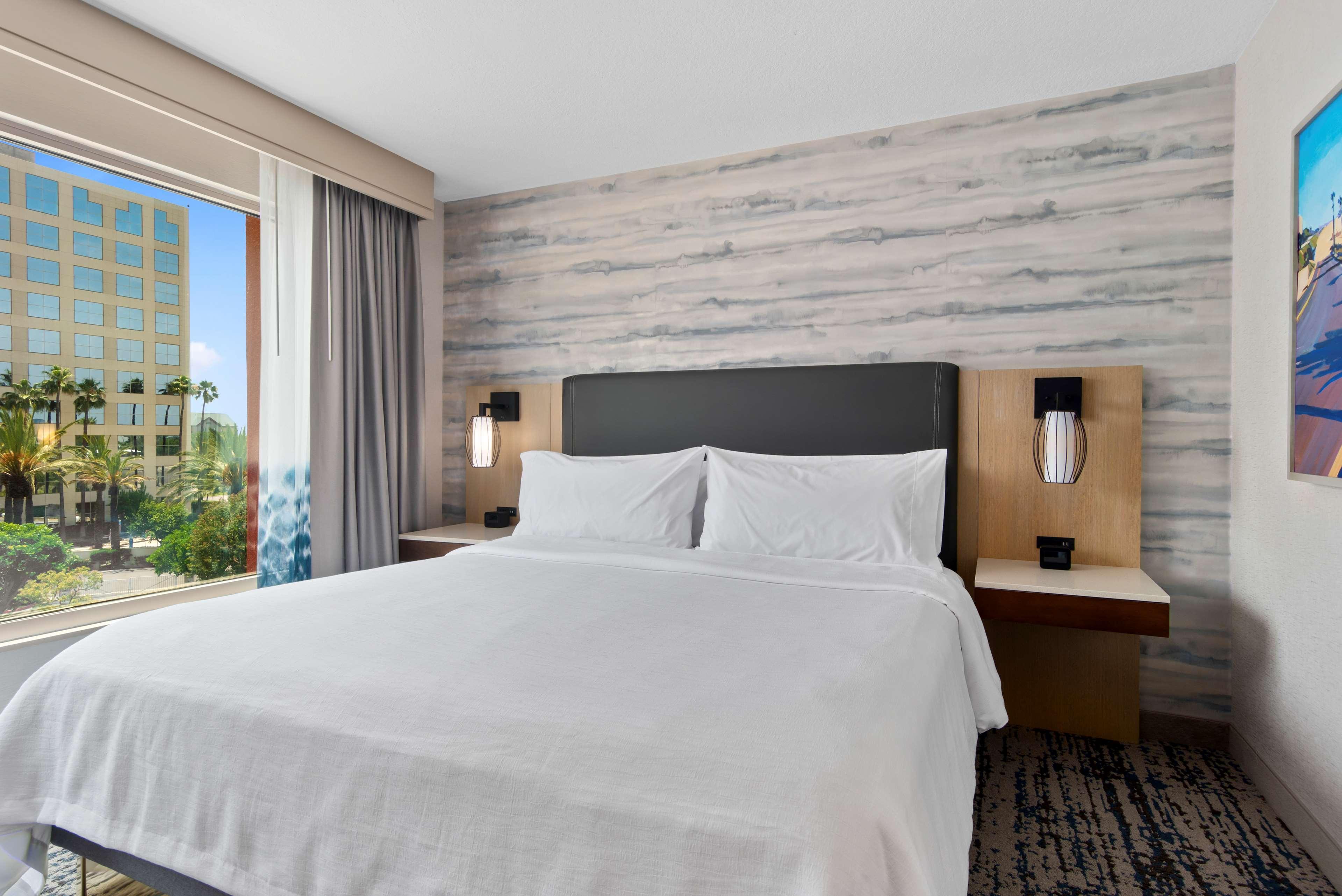 Suite Deluxe King Bed