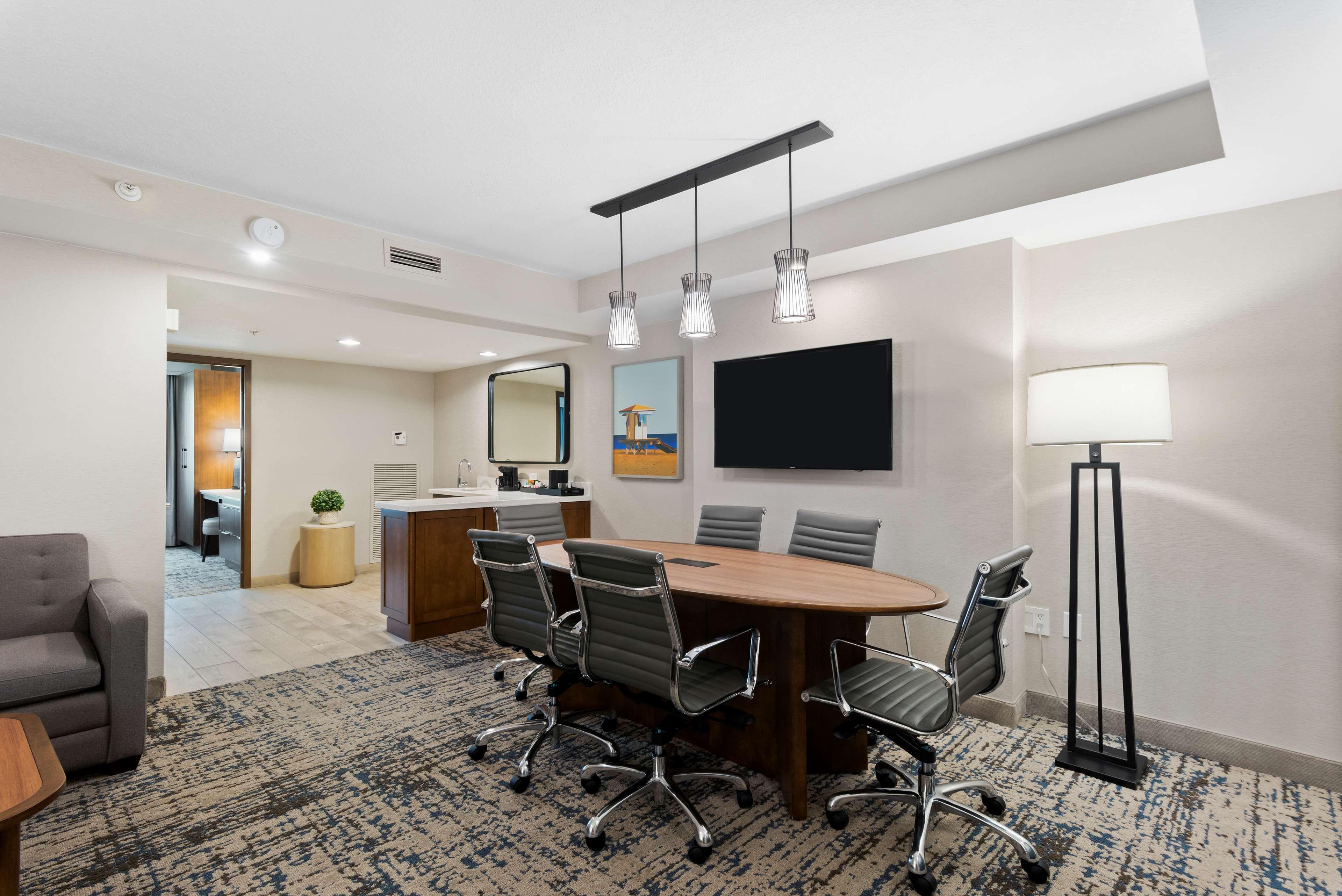 Suite Deluxe King Bed