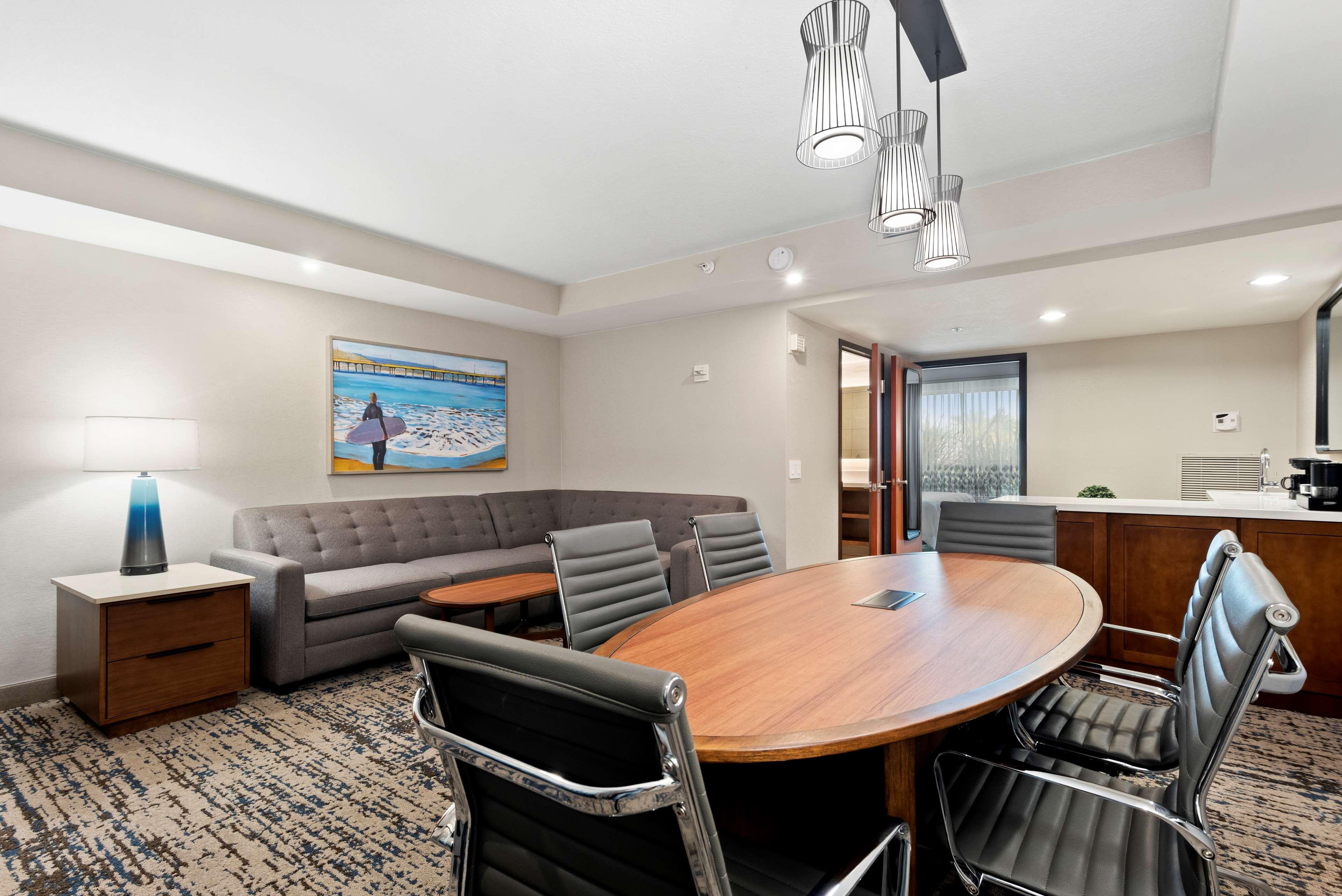 Suite Deluxe King Bed