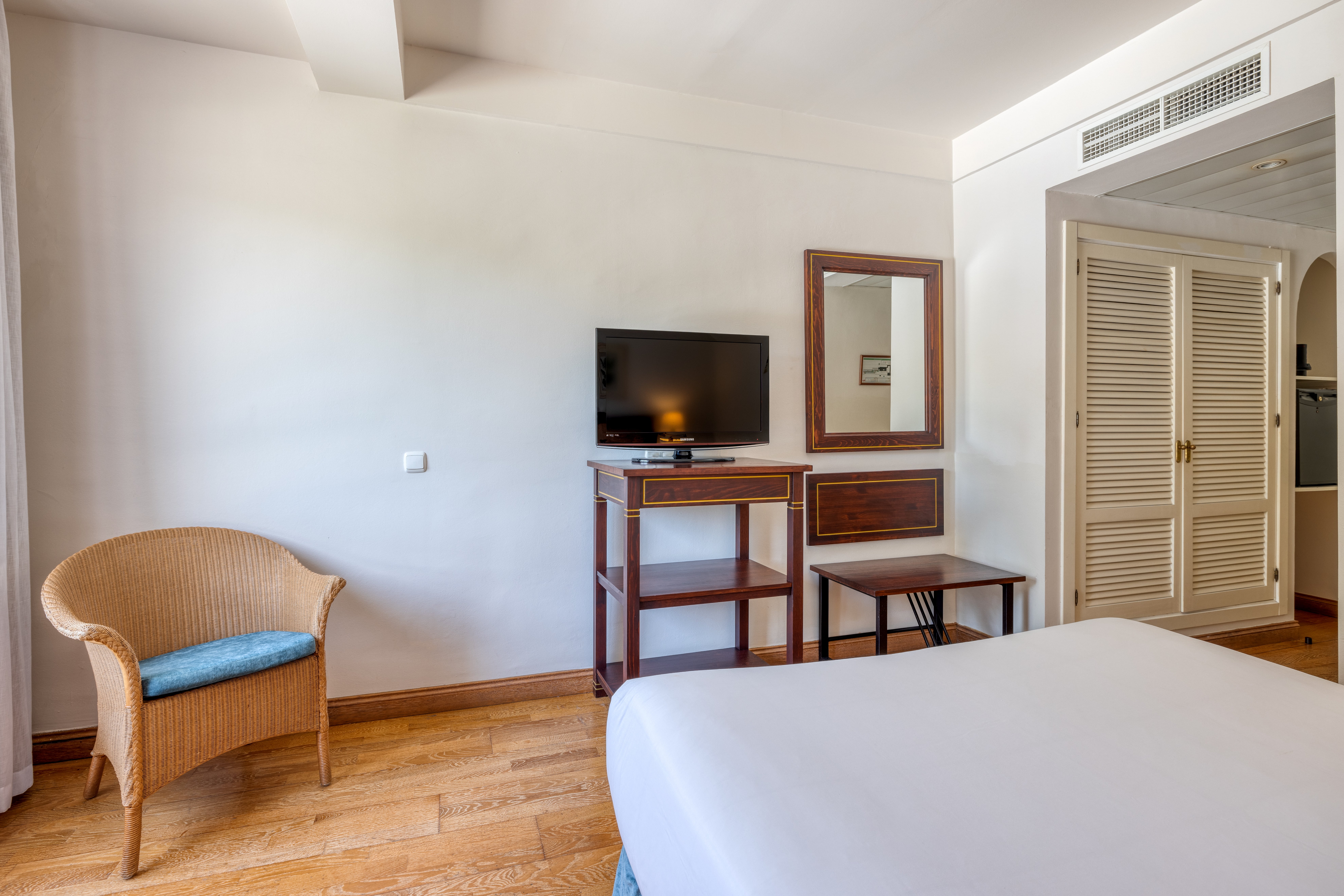 Double Queen Size Bed