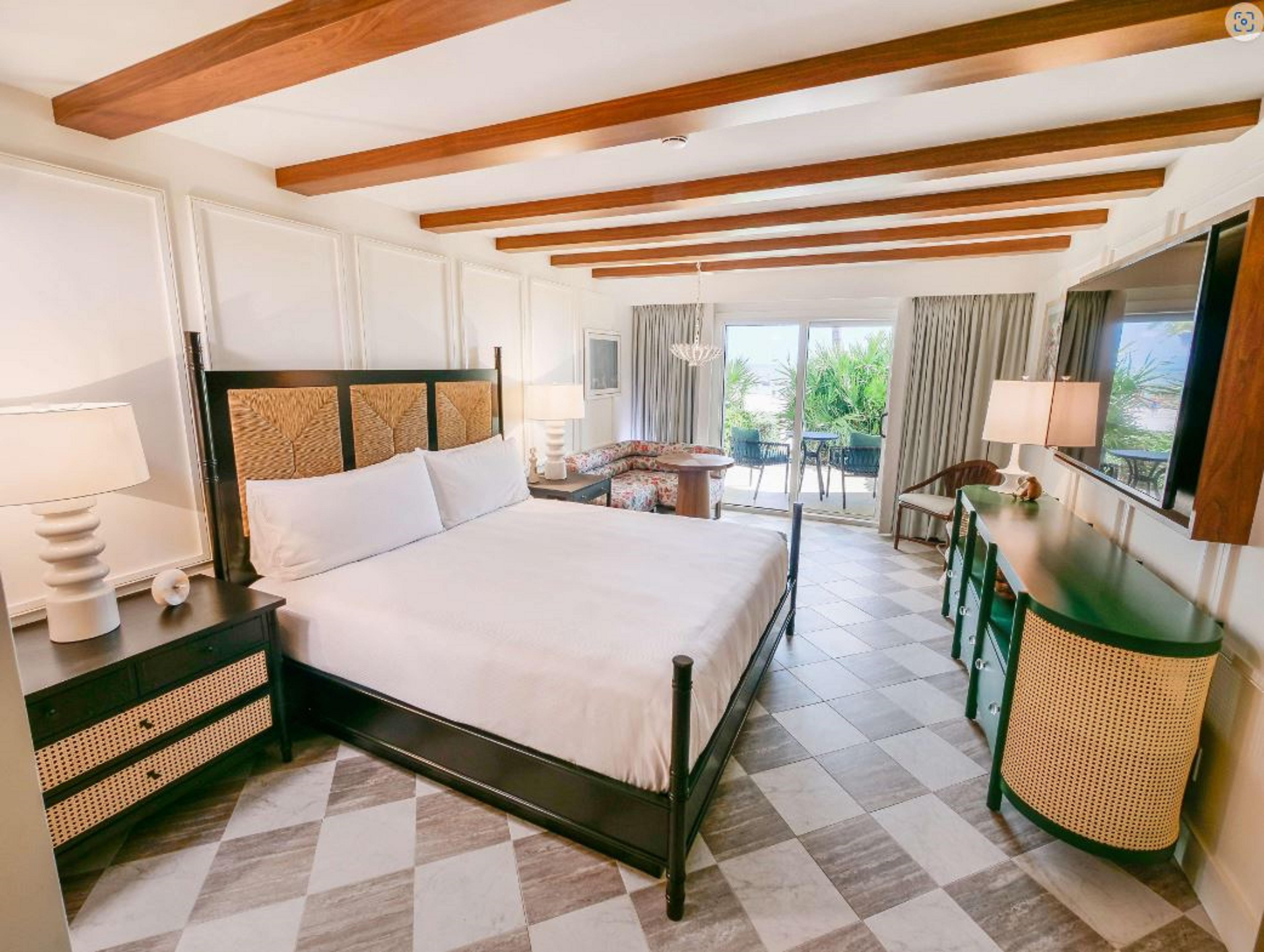 Suite Ocean Front King Bed