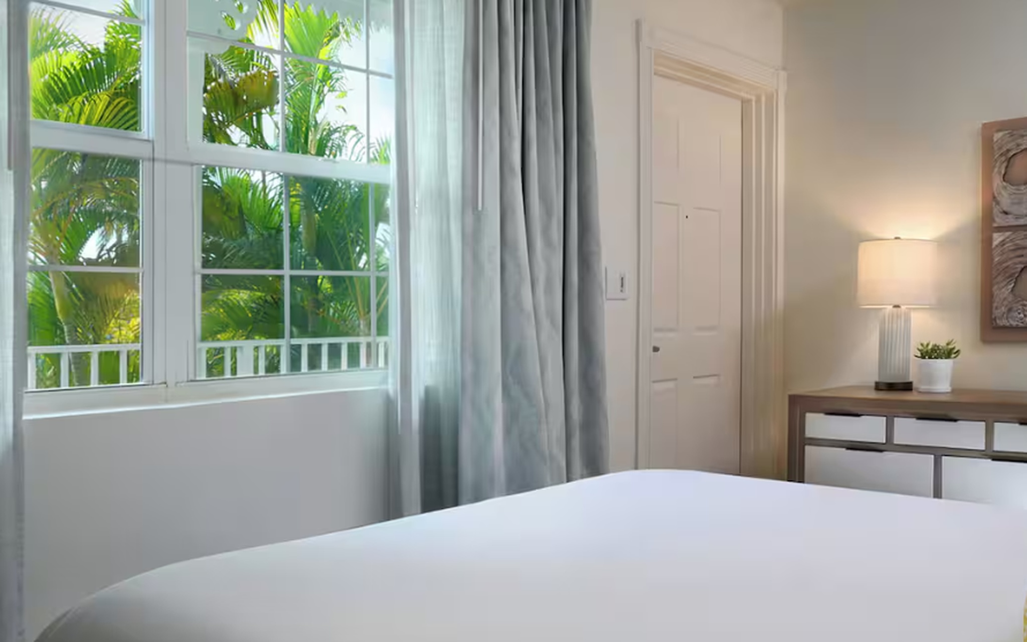 Room Queen Size Bed