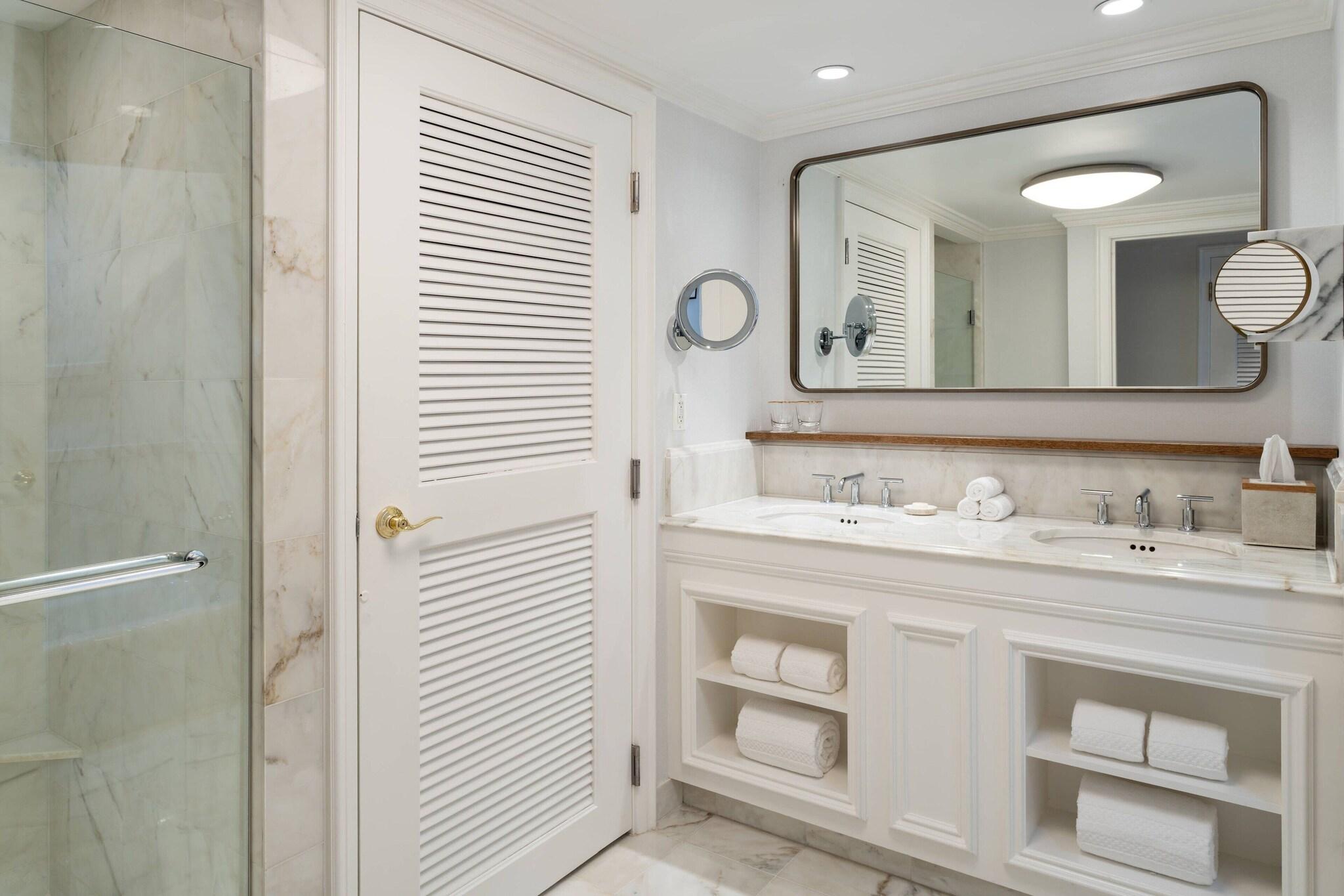 Room Club Two Queen Beds