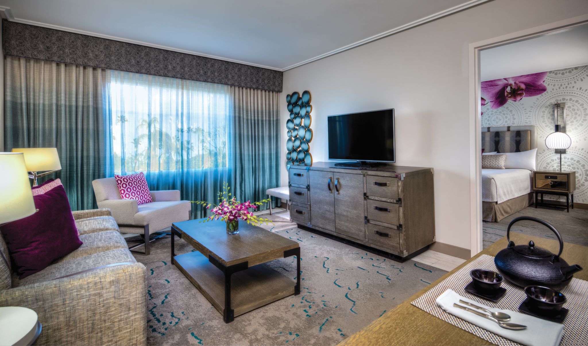 Suite Accessible King Size Bed