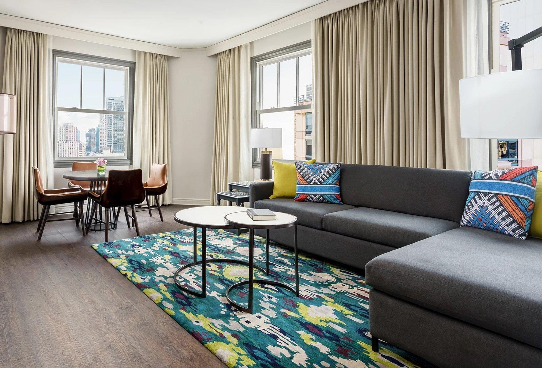 Suite Accessible King Size Bed