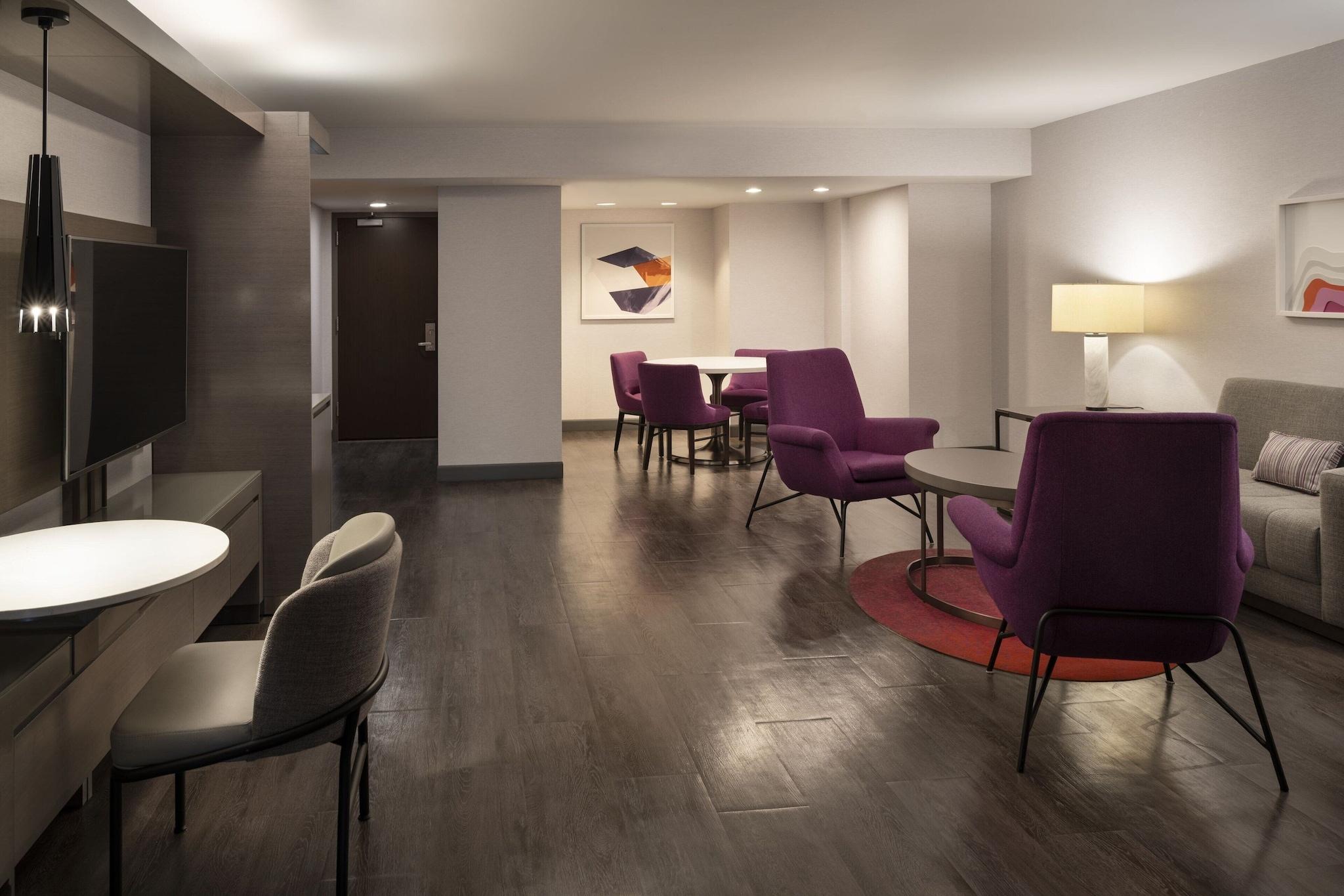 Suite City View King Bed