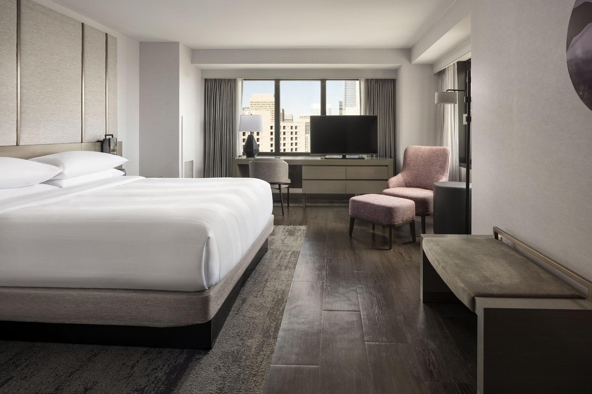 Suite City View King Bed