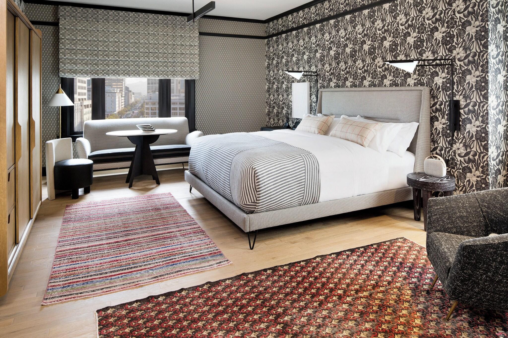 Junior Suite City View King Bed