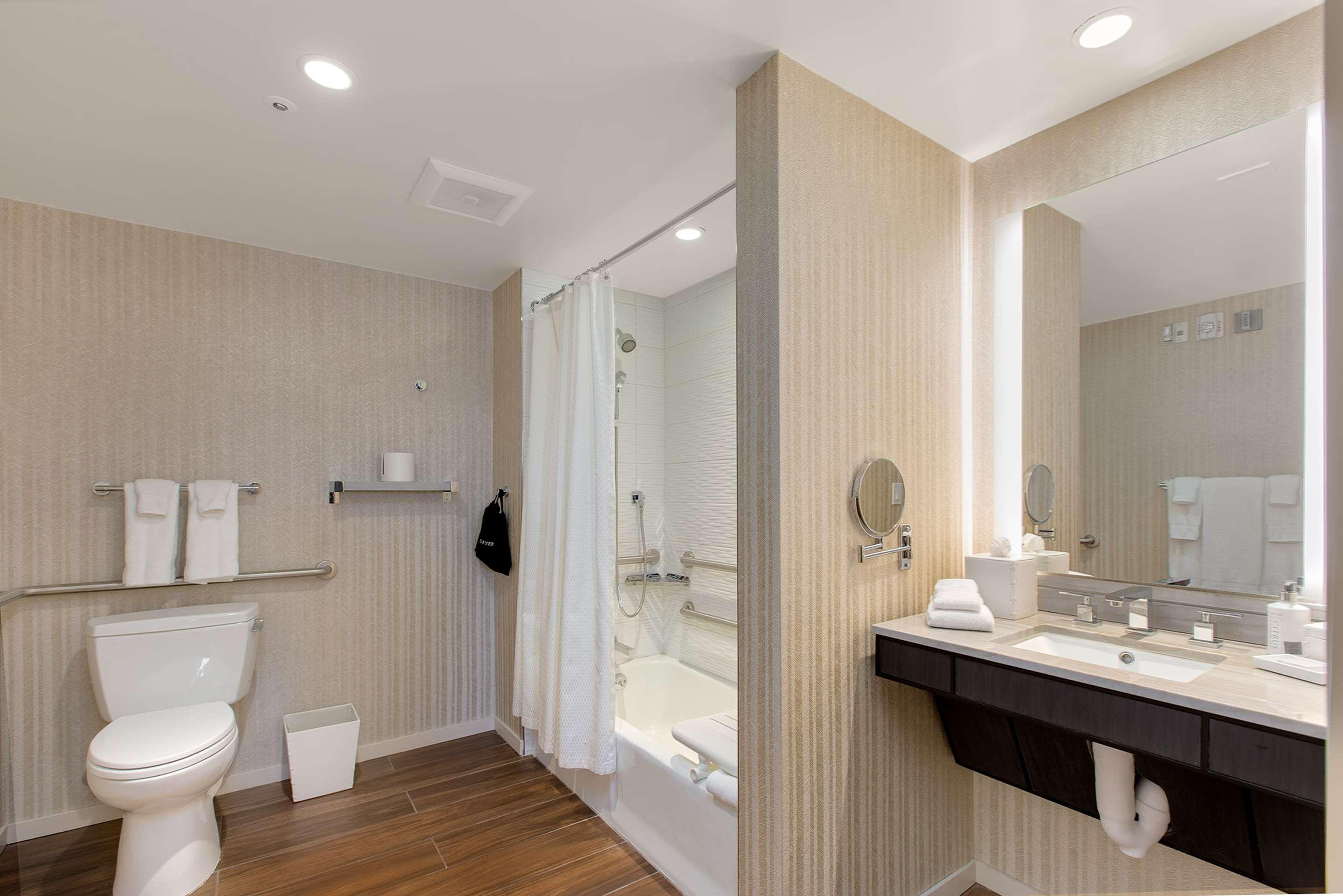 Suite Queen Size Bed