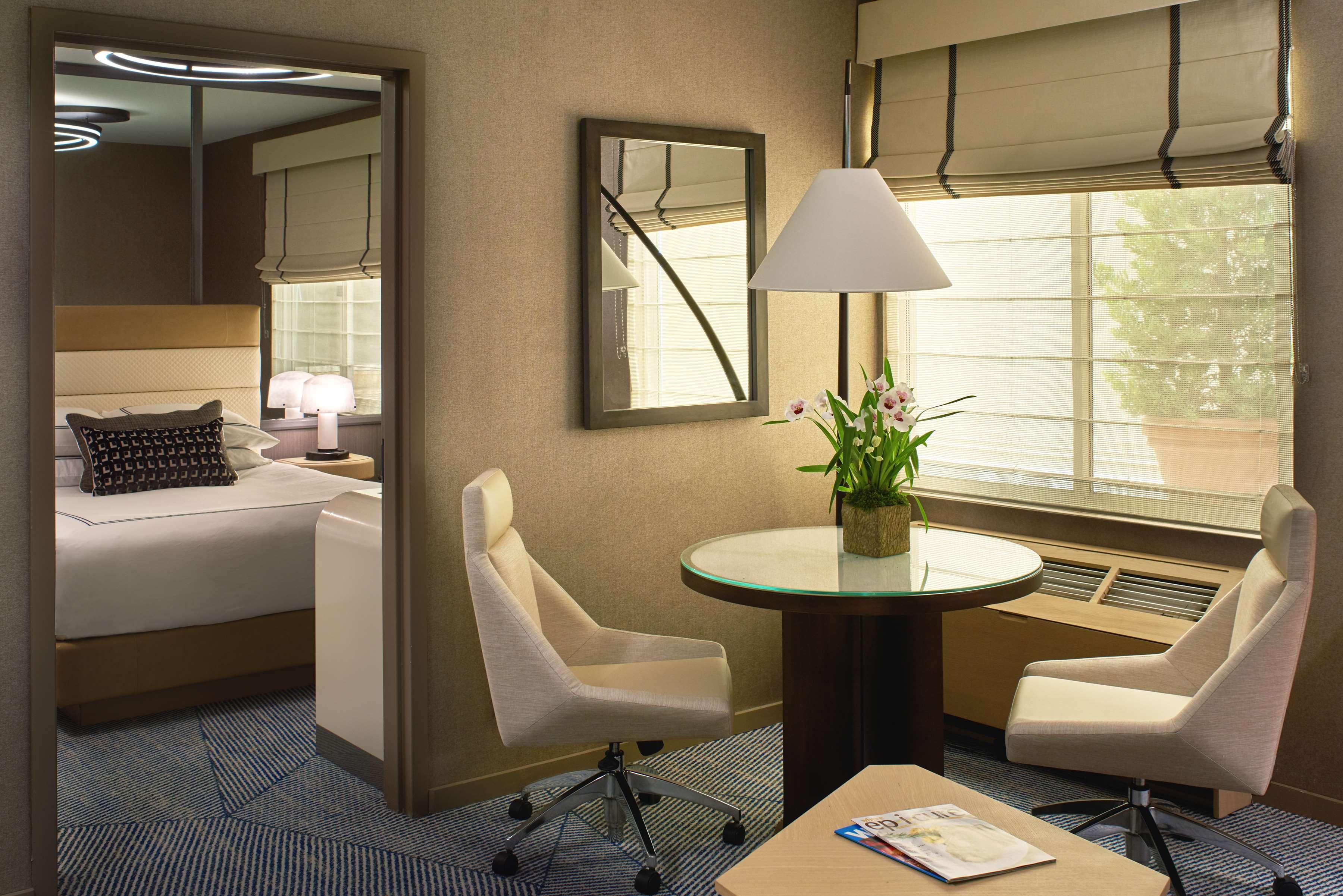 Suite Queen Size Bed