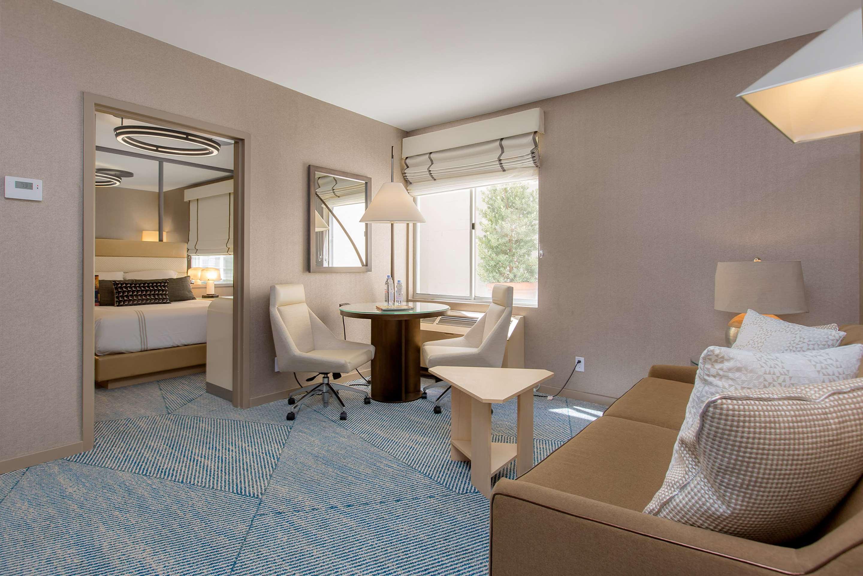 Suite Queen Size Bed