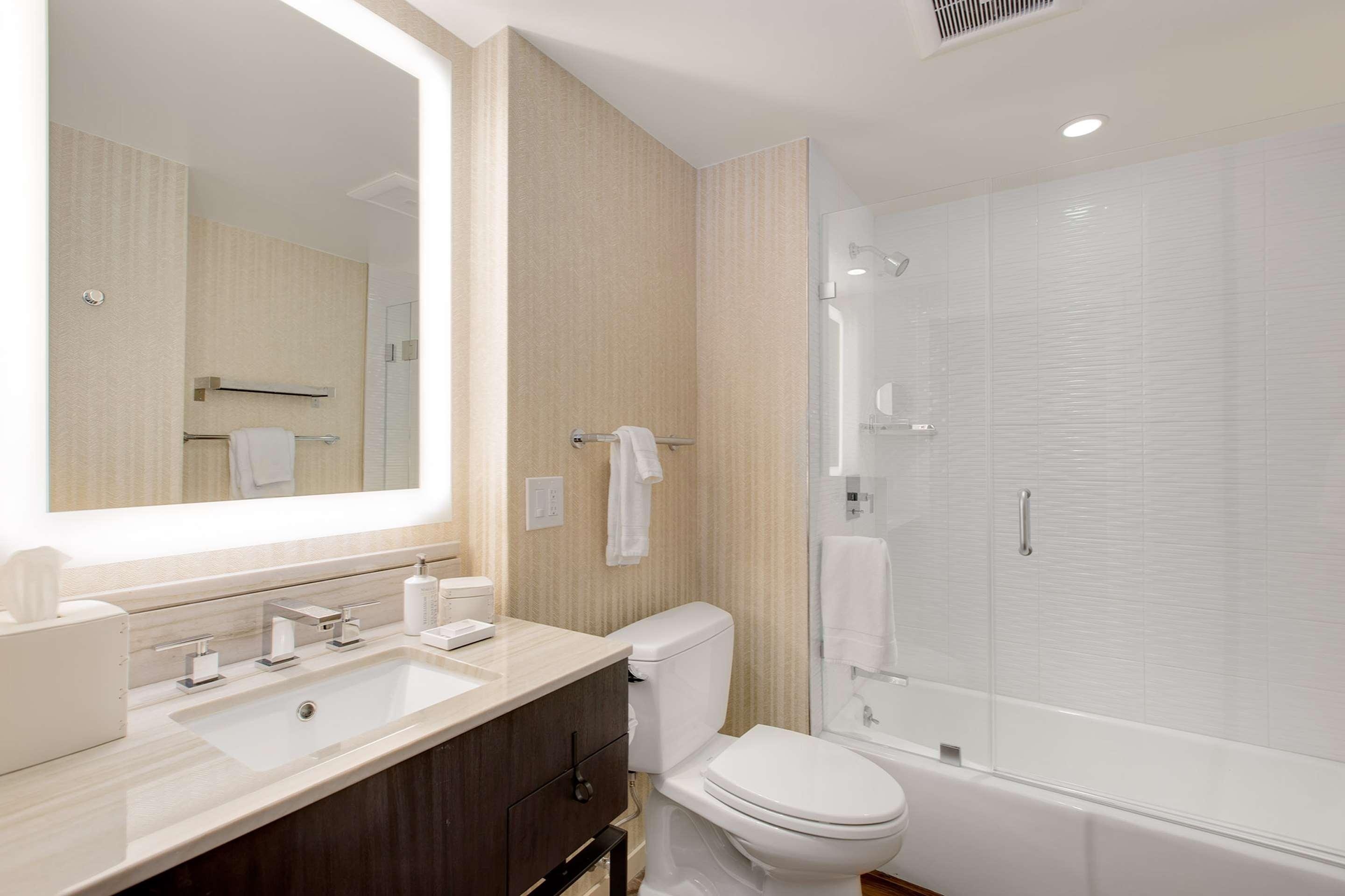 Double Deluxe Queen Bed