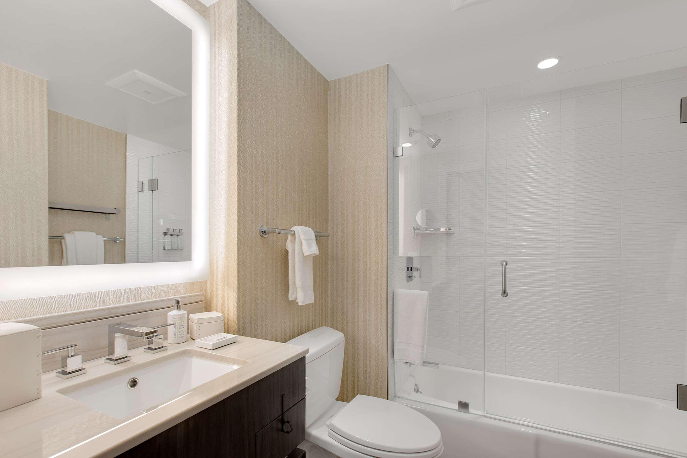 Double Deluxe Queen Bed