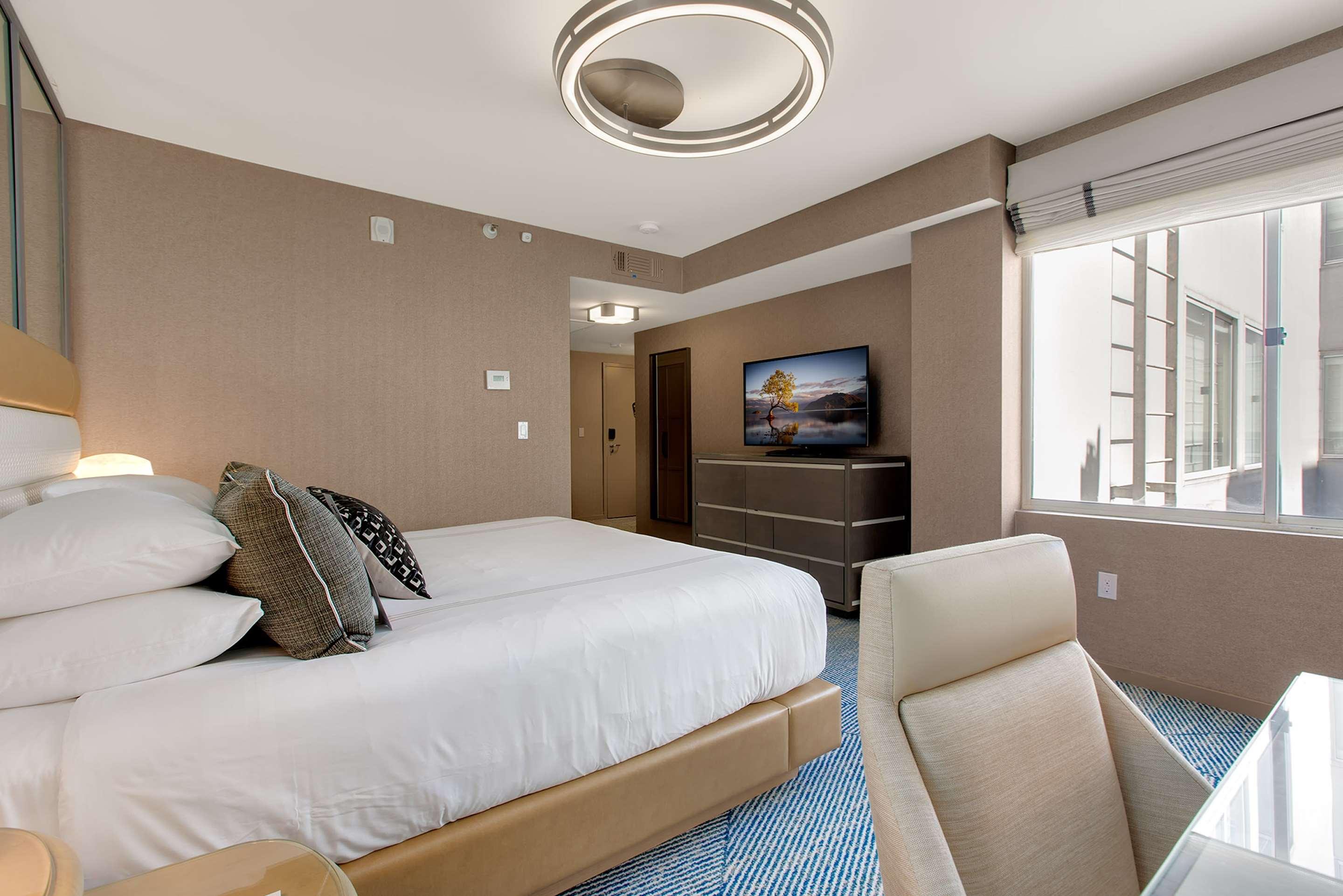 Double Deluxe King Bed