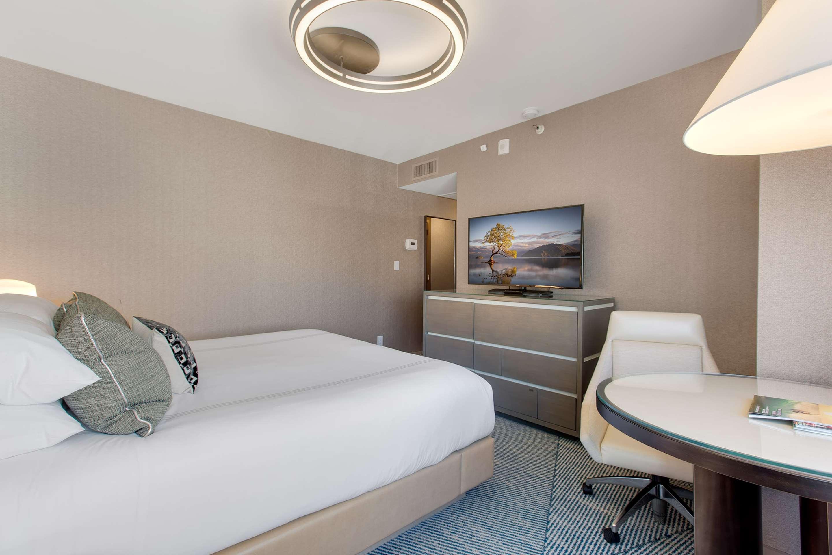 Double Deluxe King Bed