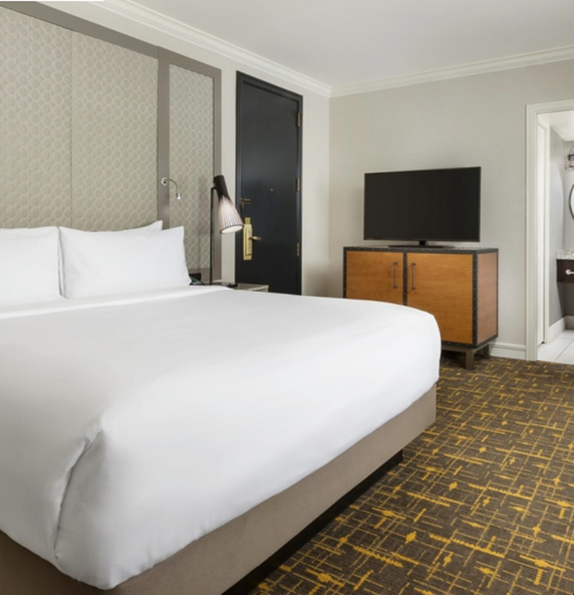 Room Queen Size Bed