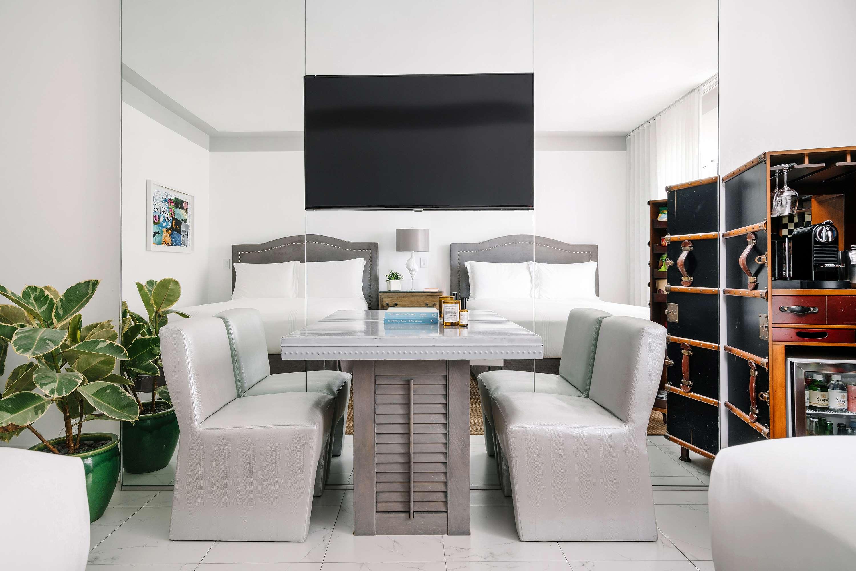 Studio Two Queen Beds