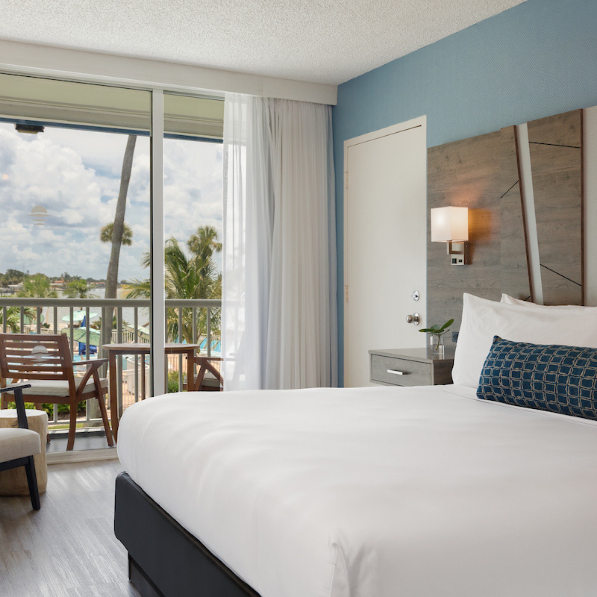 Room King Size Bed