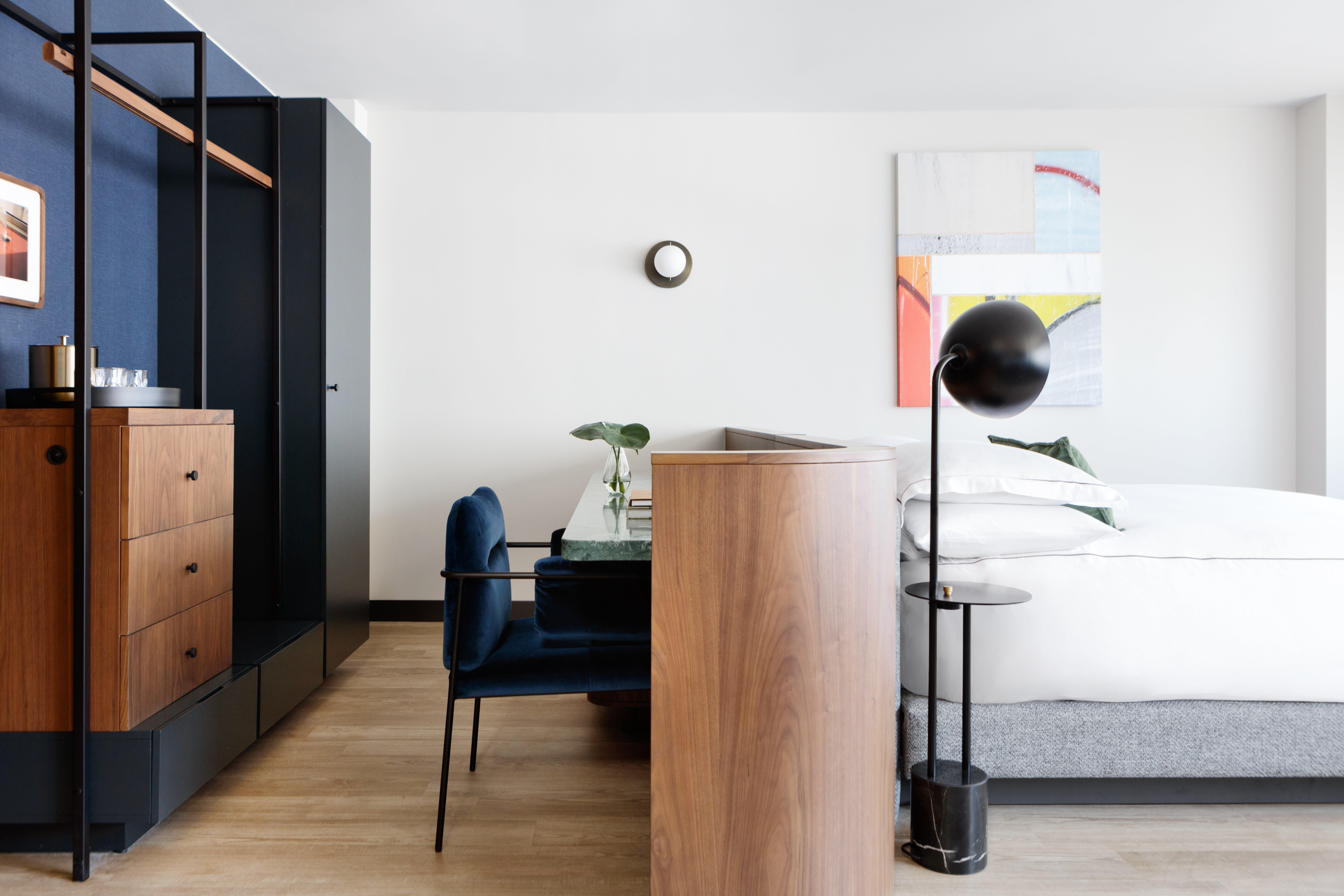 Suite Accessible King Size Bed