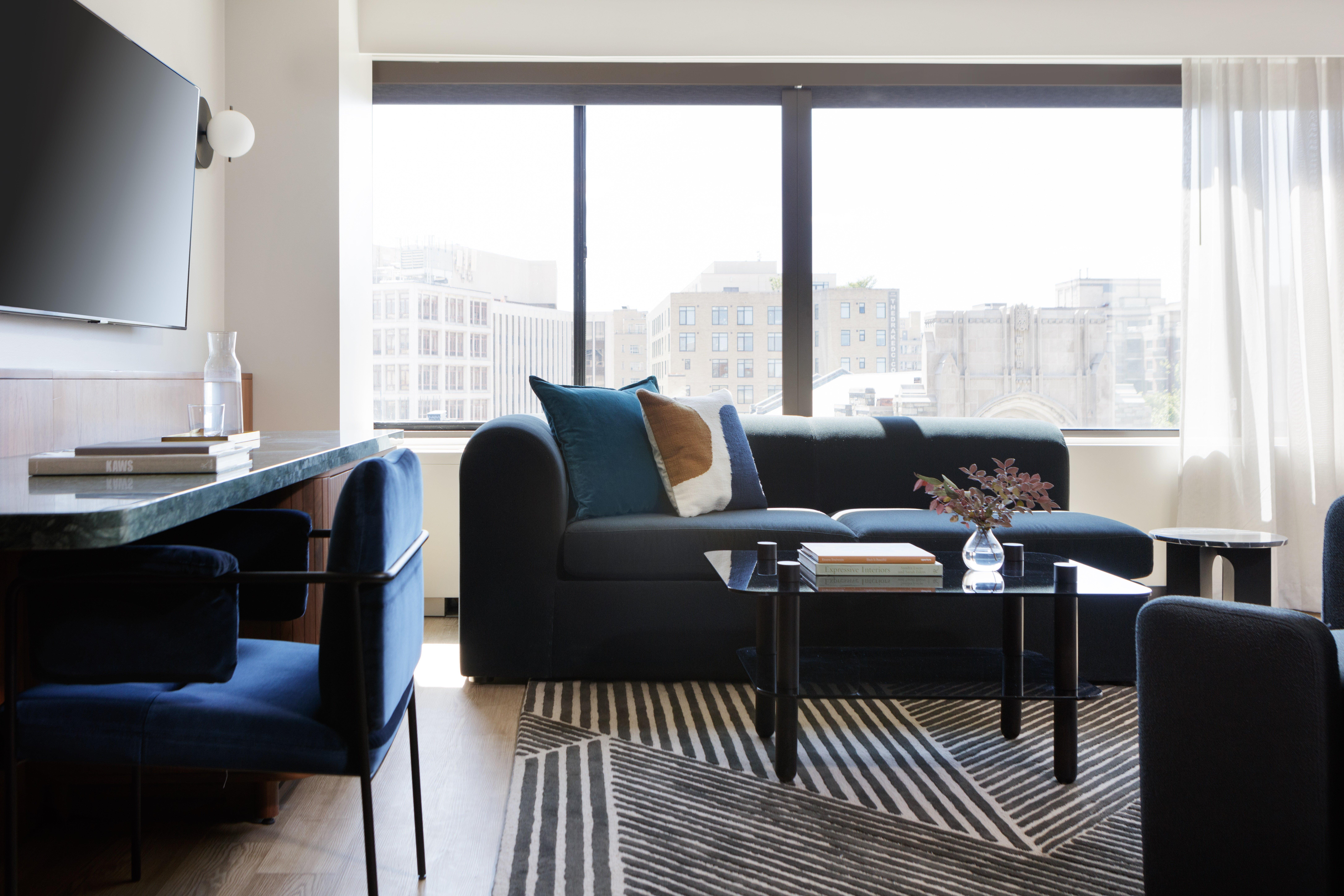 Suite Accessible King Size Bed