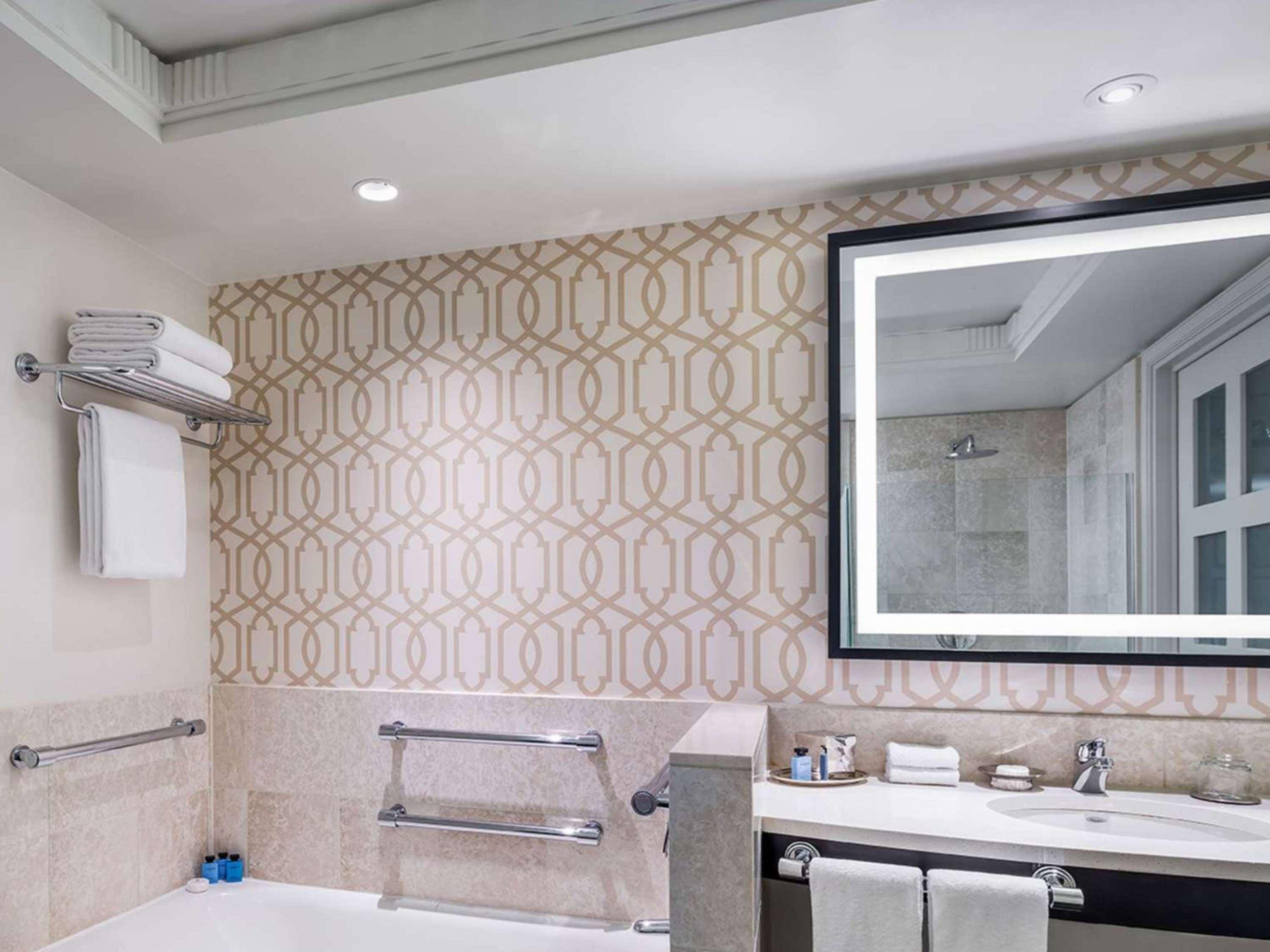 Junior Suite Accessible King Size Bed