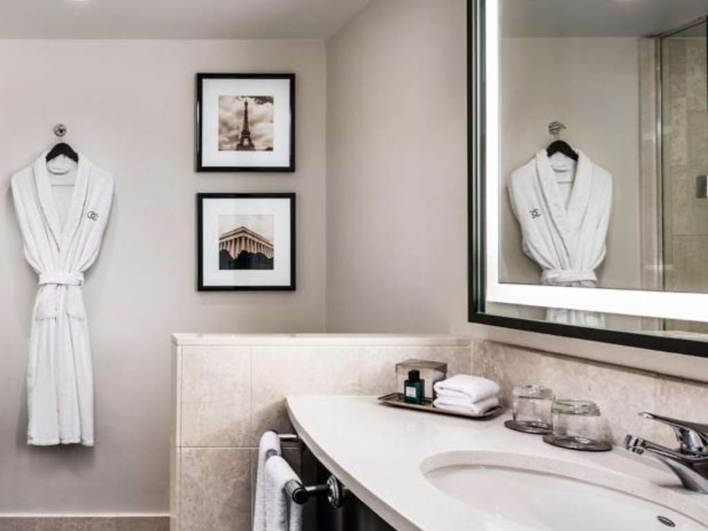 Junior Suite King Size Bed