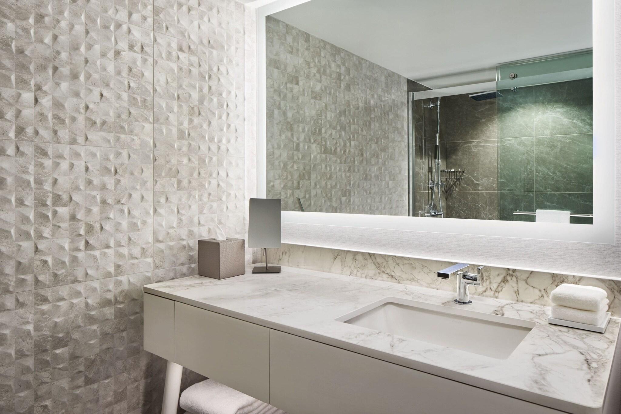 Double Deluxe Queen Bed