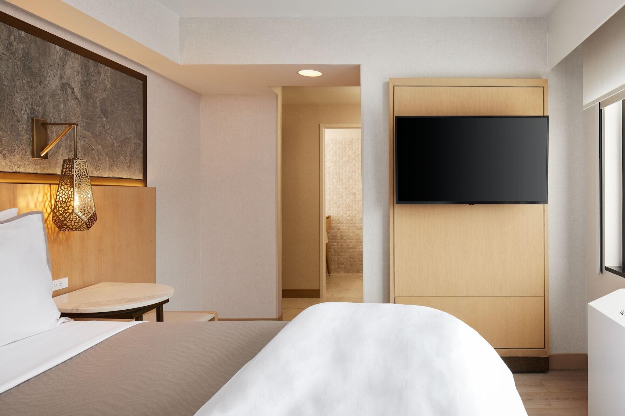 Double Deluxe Queen Bed