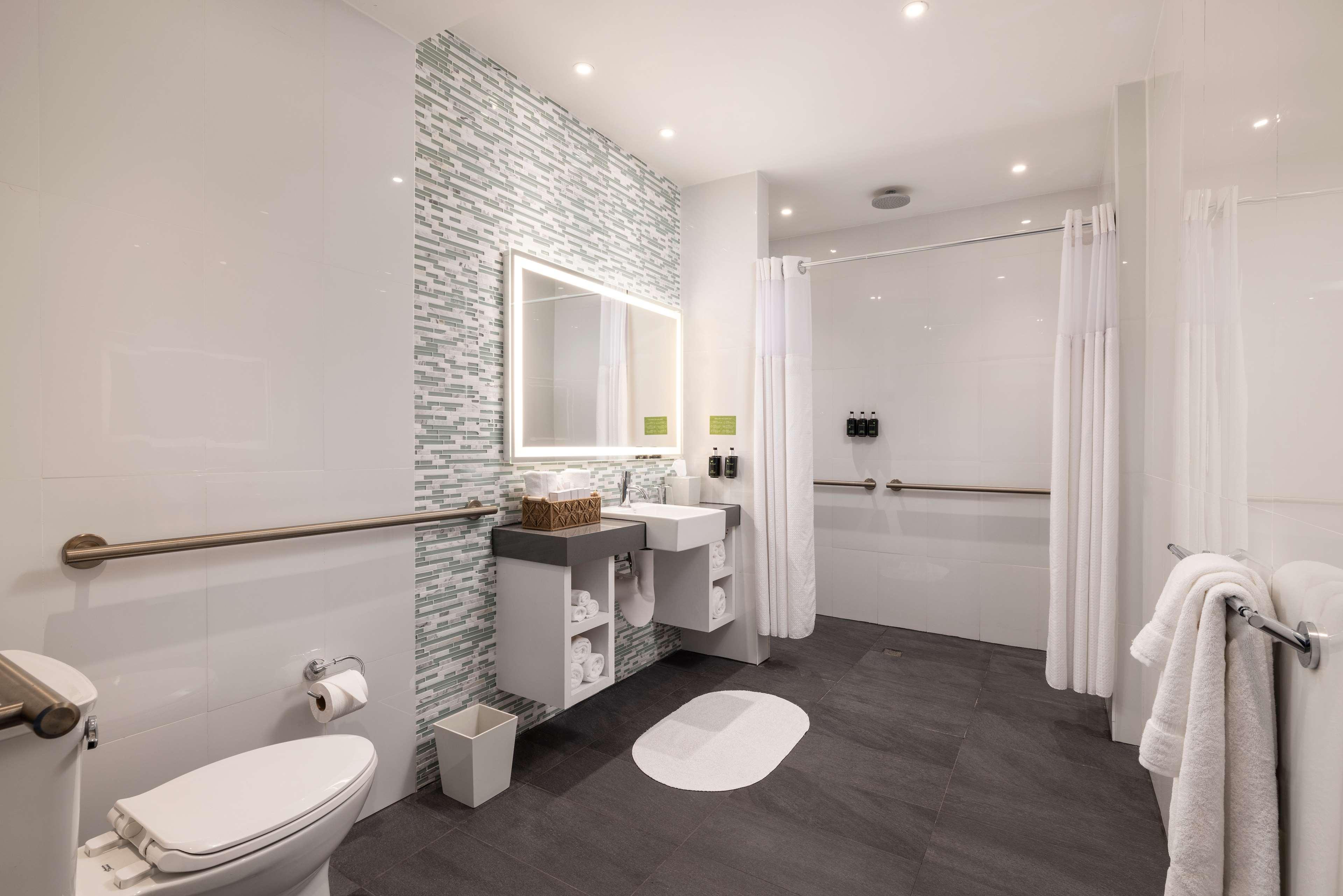 Junior Suite Accessible