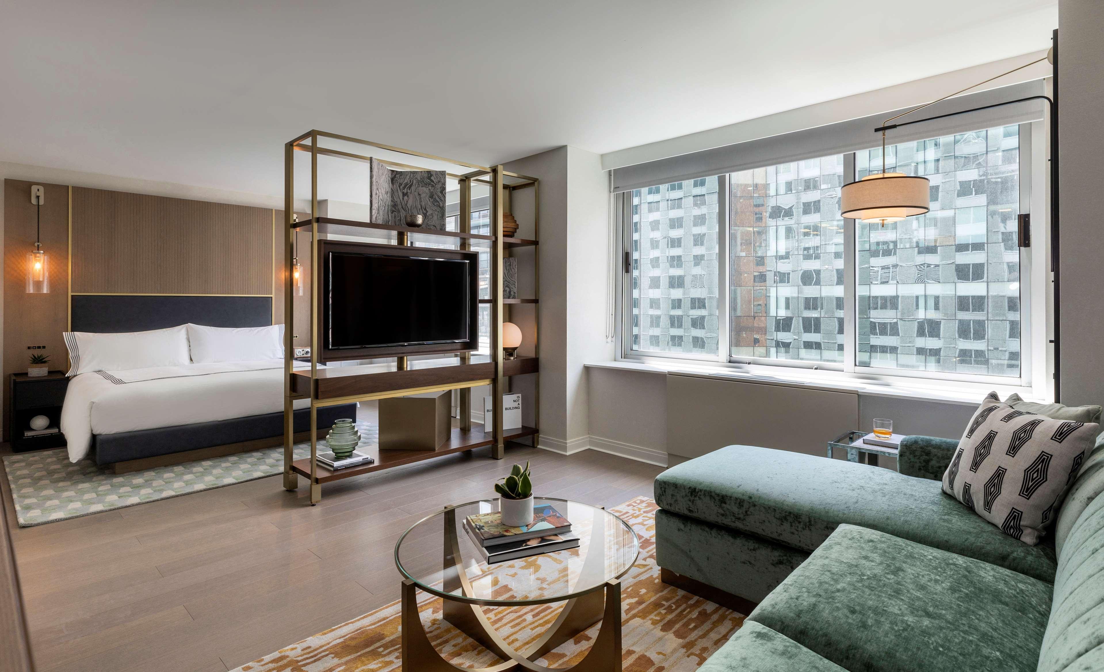 Studio Accessible King Size Bed