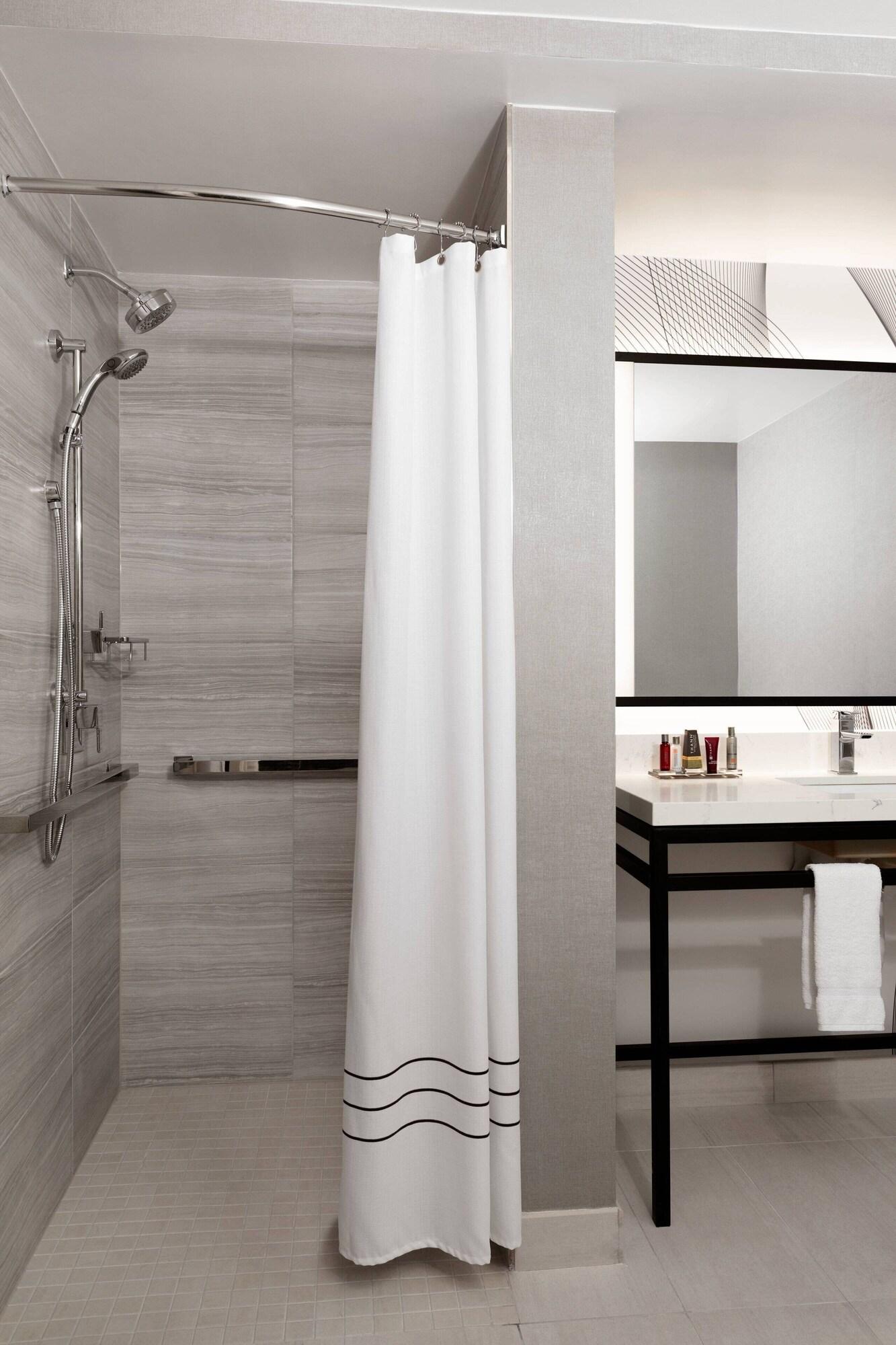 Double Deluxe King Bed