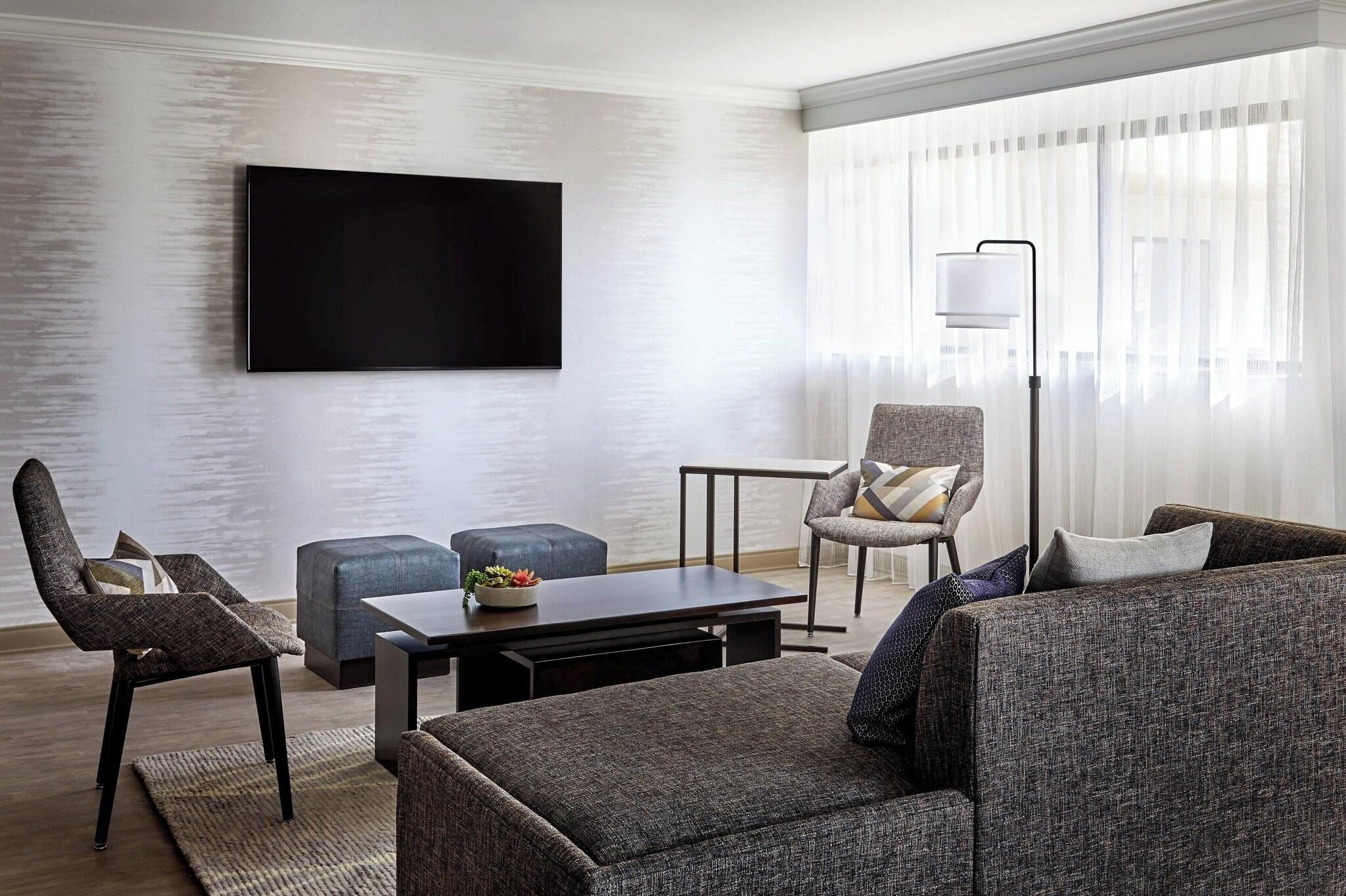 Studio Accessible King Size Bed