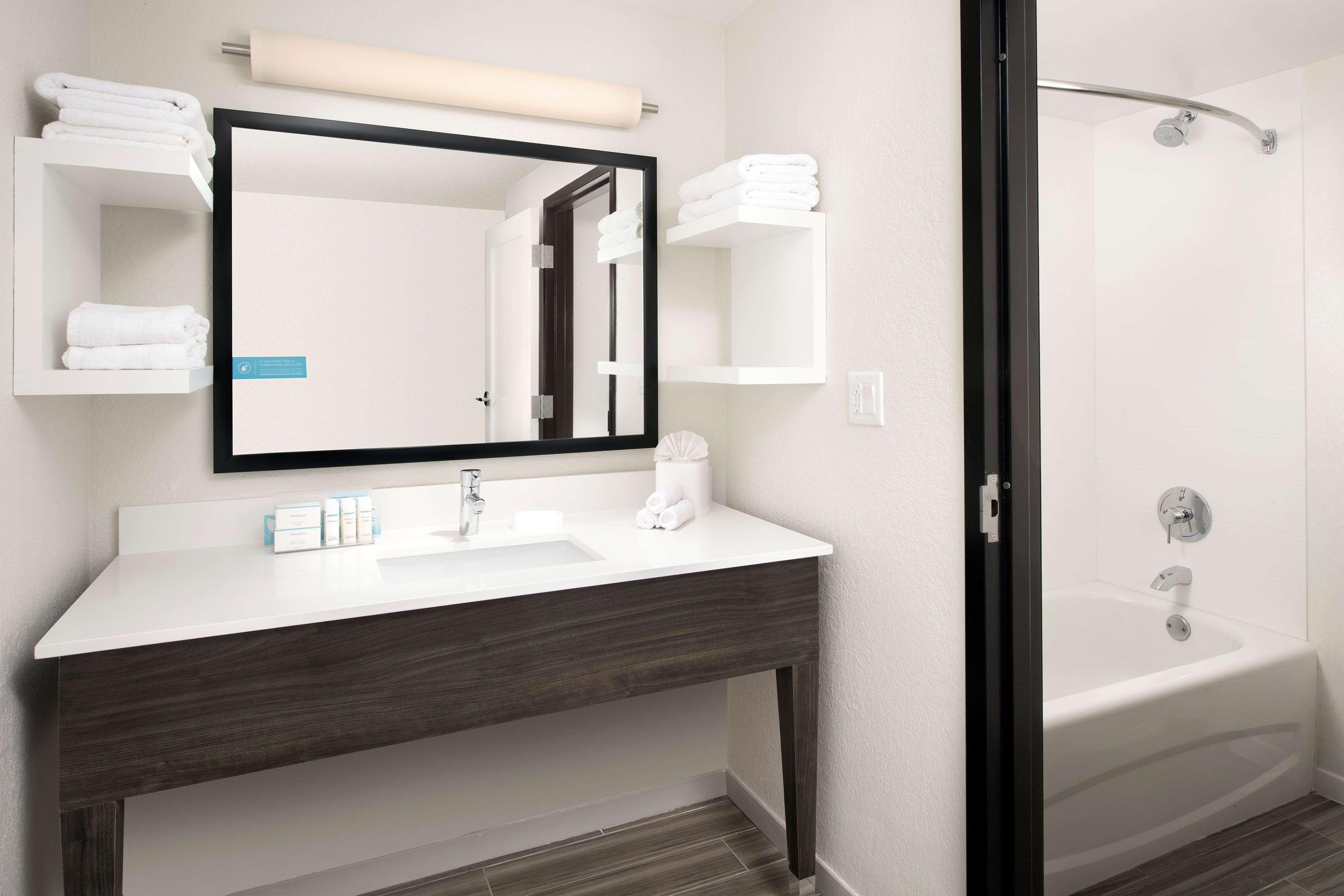 Suite Two Queen Beds One Bedroom