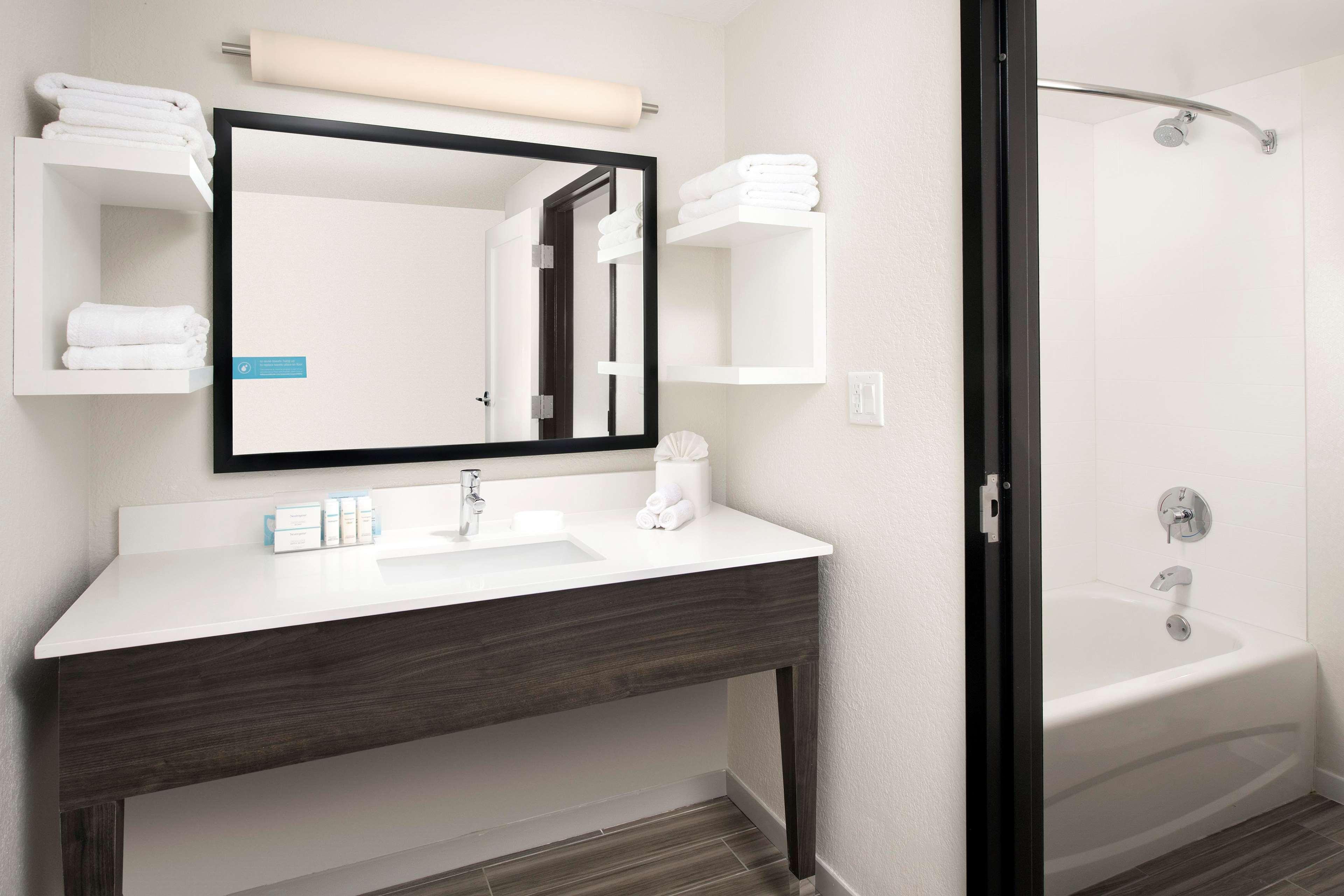 Suite Two Queen Beds One Bedroom