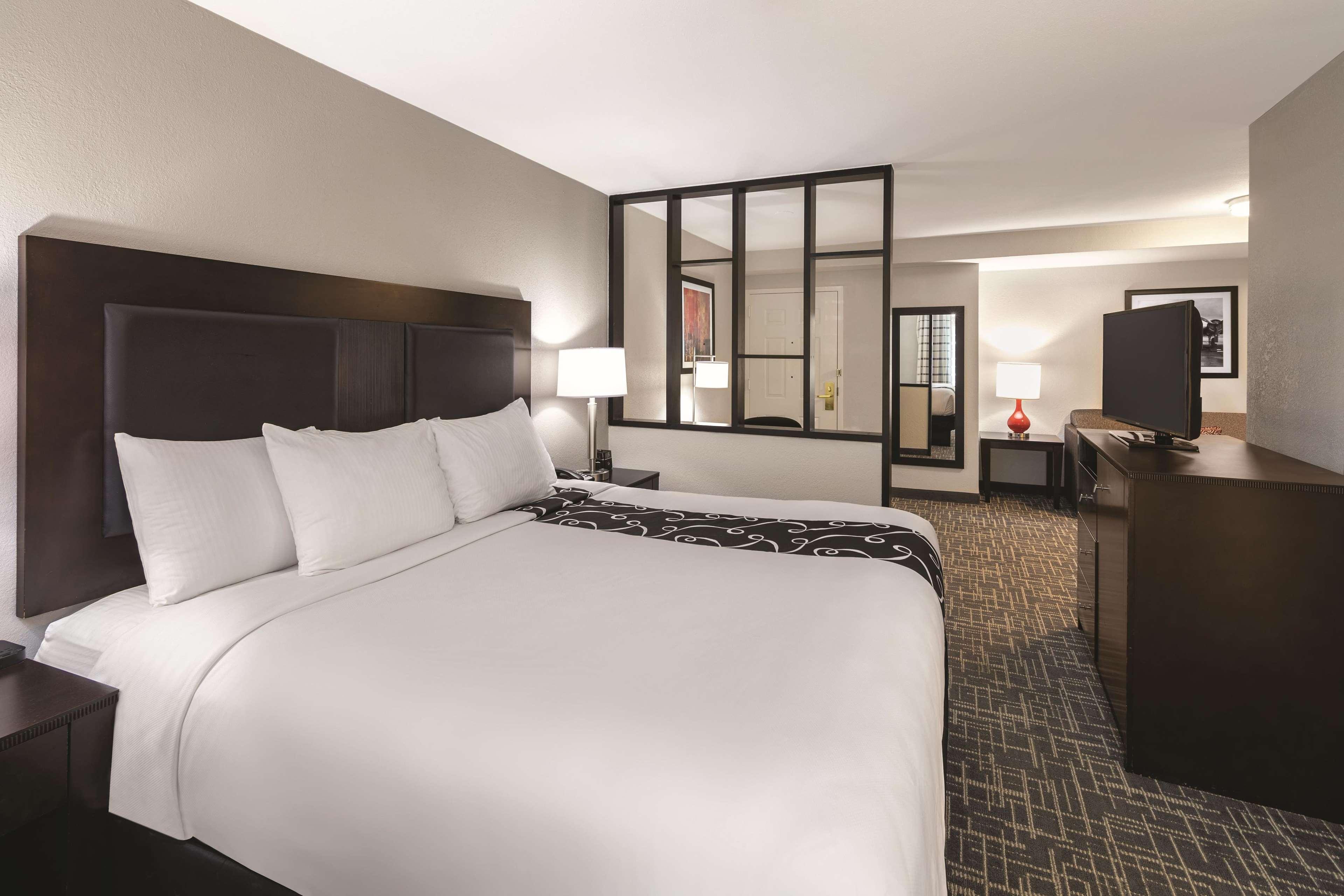 Suite Queen Bed Non Smoking