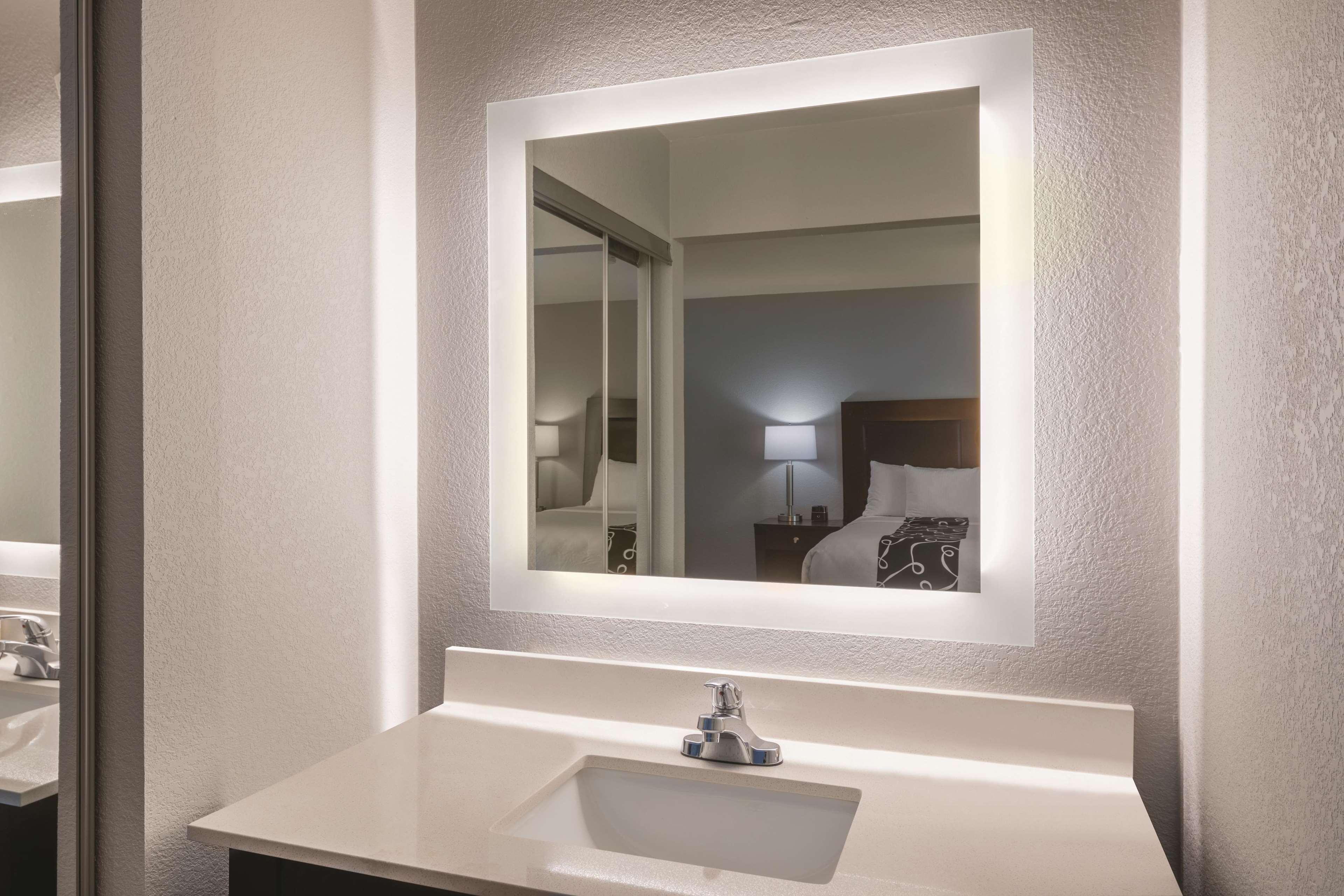 Suite Deluxe King Bed