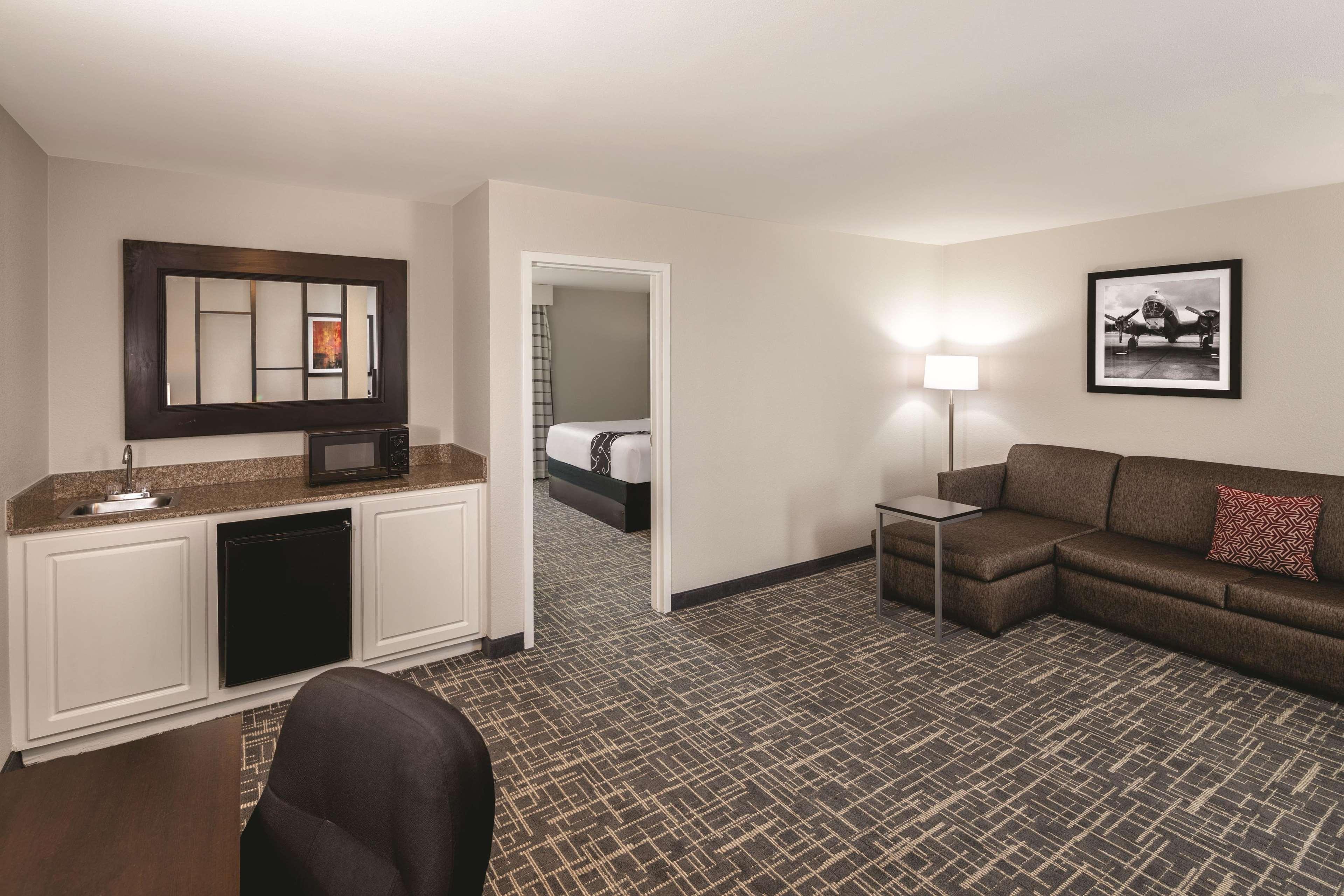 Suite Deluxe King Bed