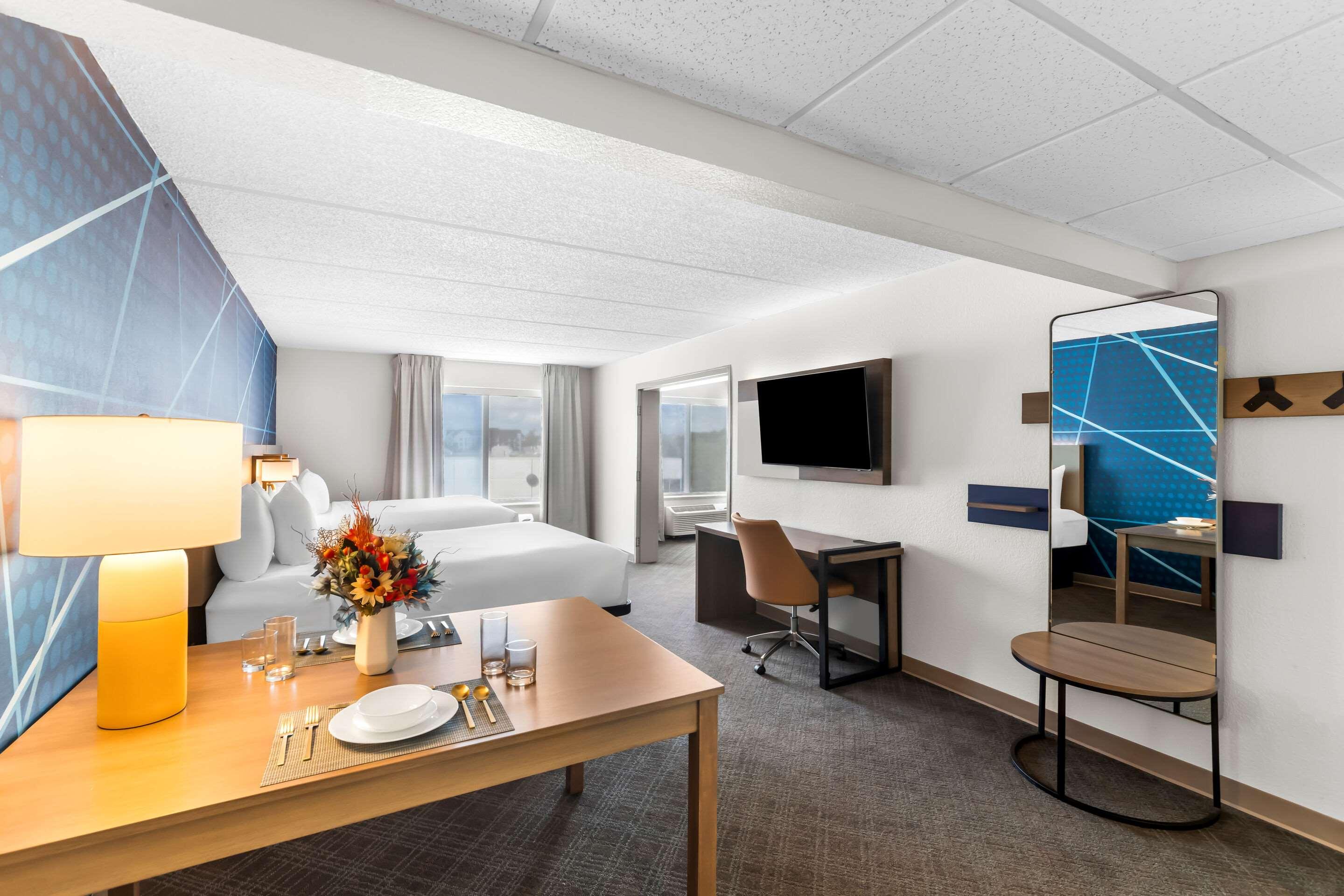 Suite Two Queen Beds Non Smoking