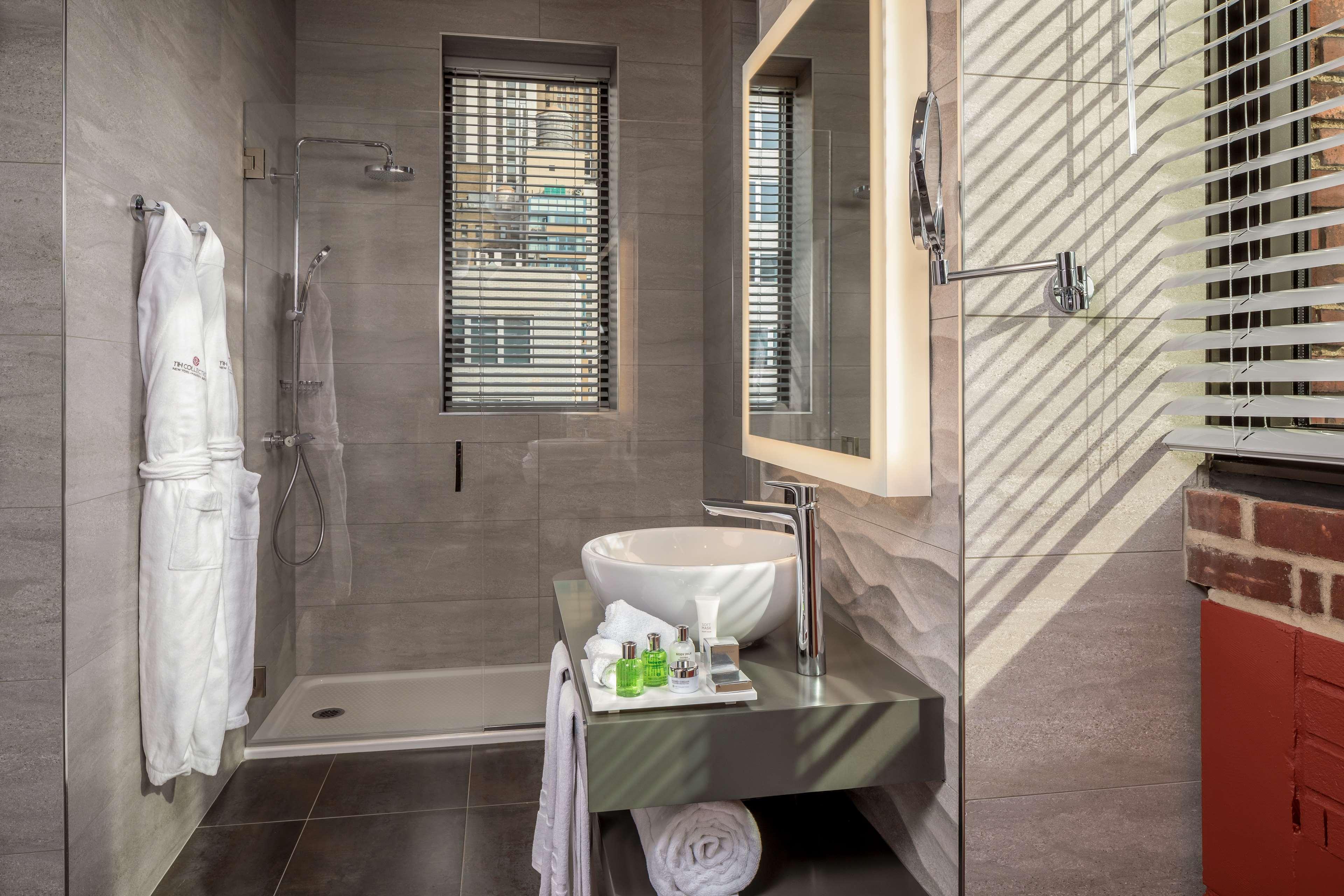 Double or Twin Superior Queen Bed