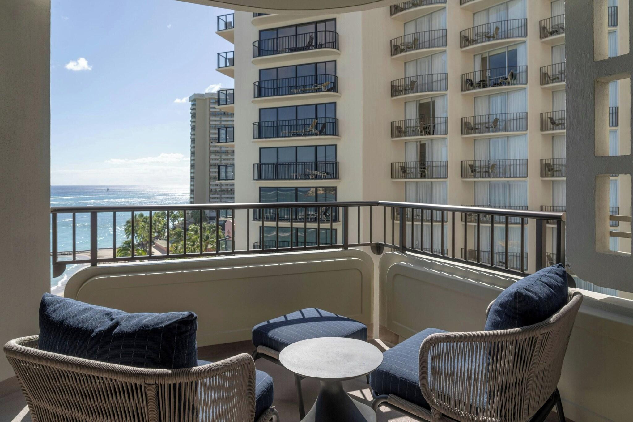 Suite Ocean Front King Bed