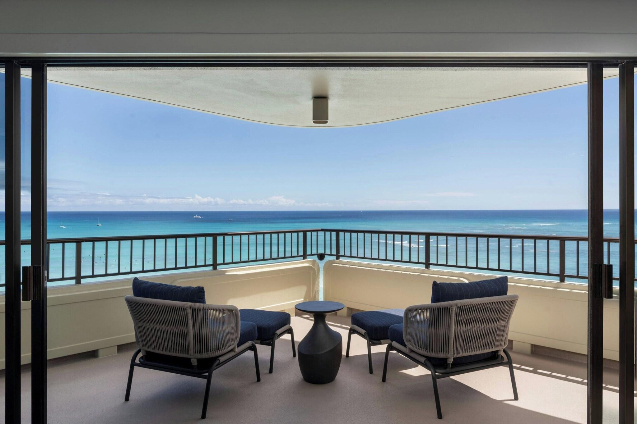 Suite Ocean Front King Bed