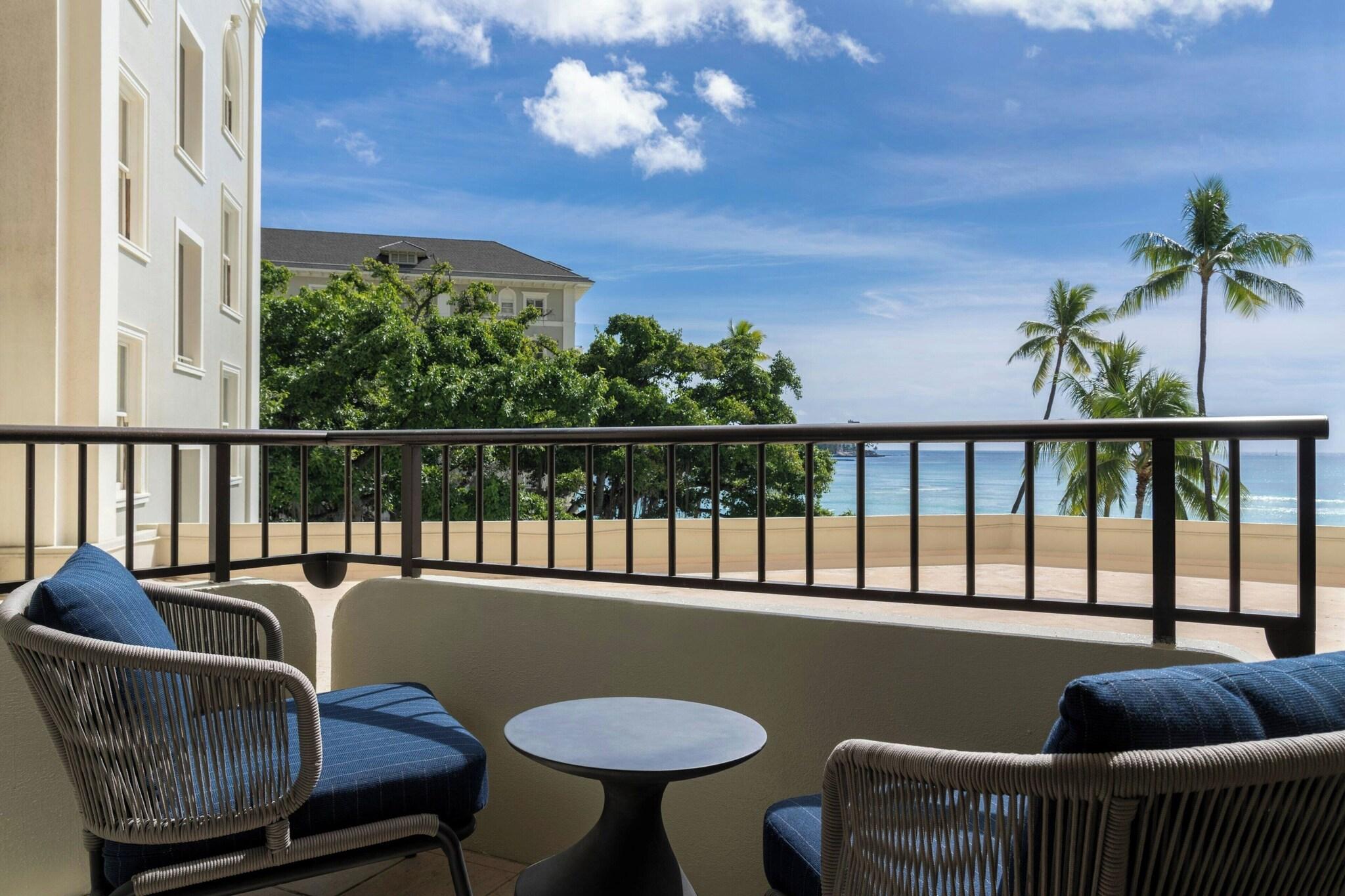 Quadruple Ocean View Queen Bed