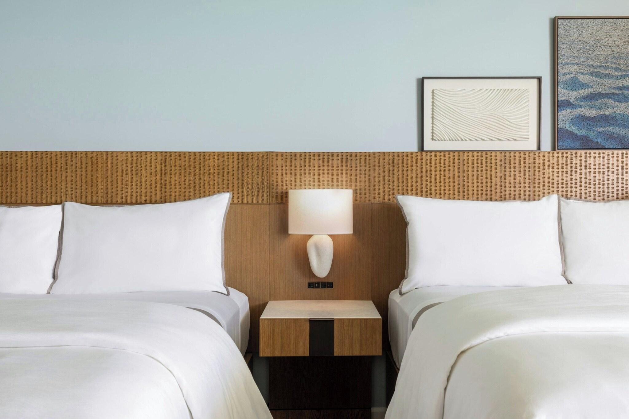 Quadruple Ocean View Queen Bed