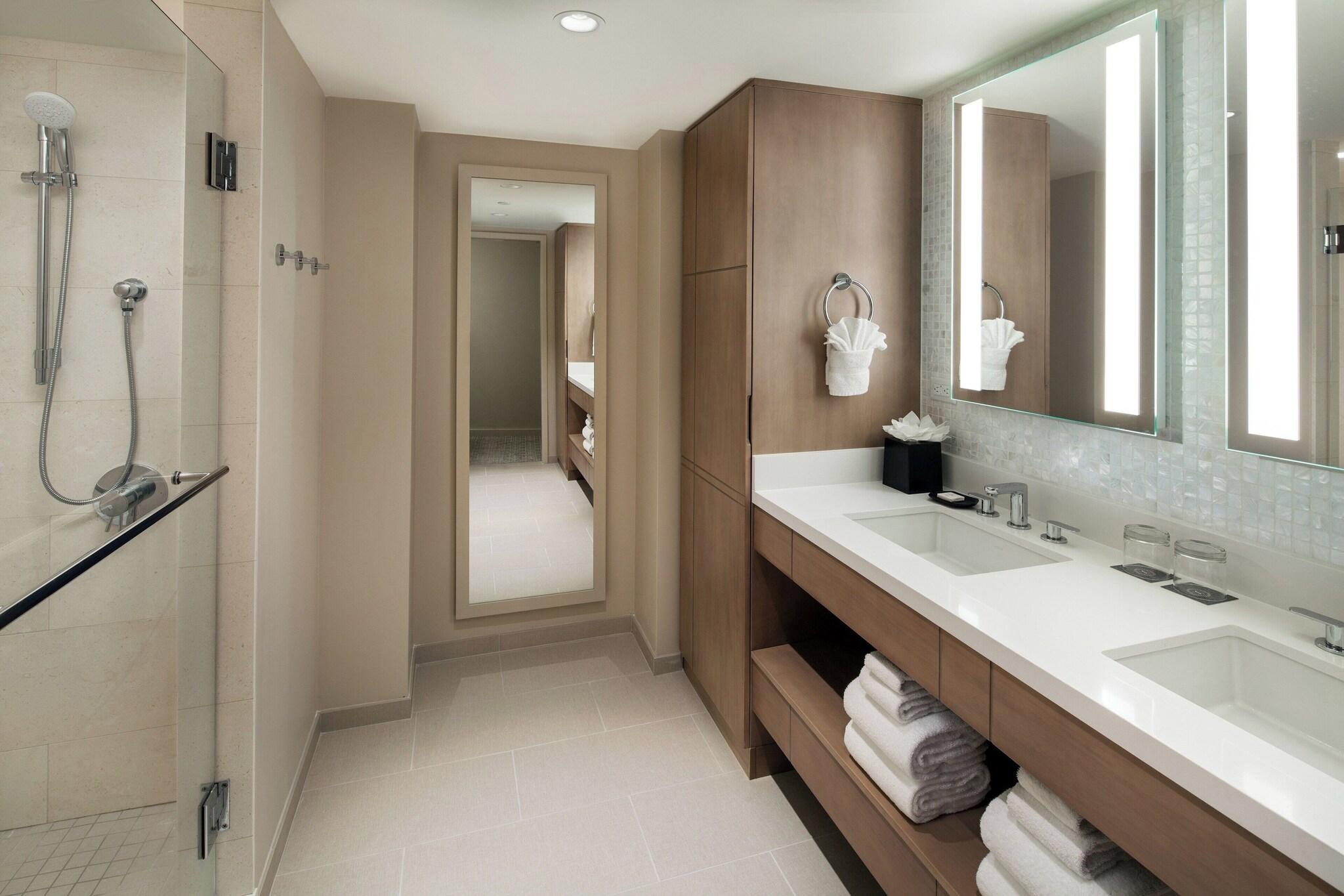 Suite Ocean Front Two Double Beds
