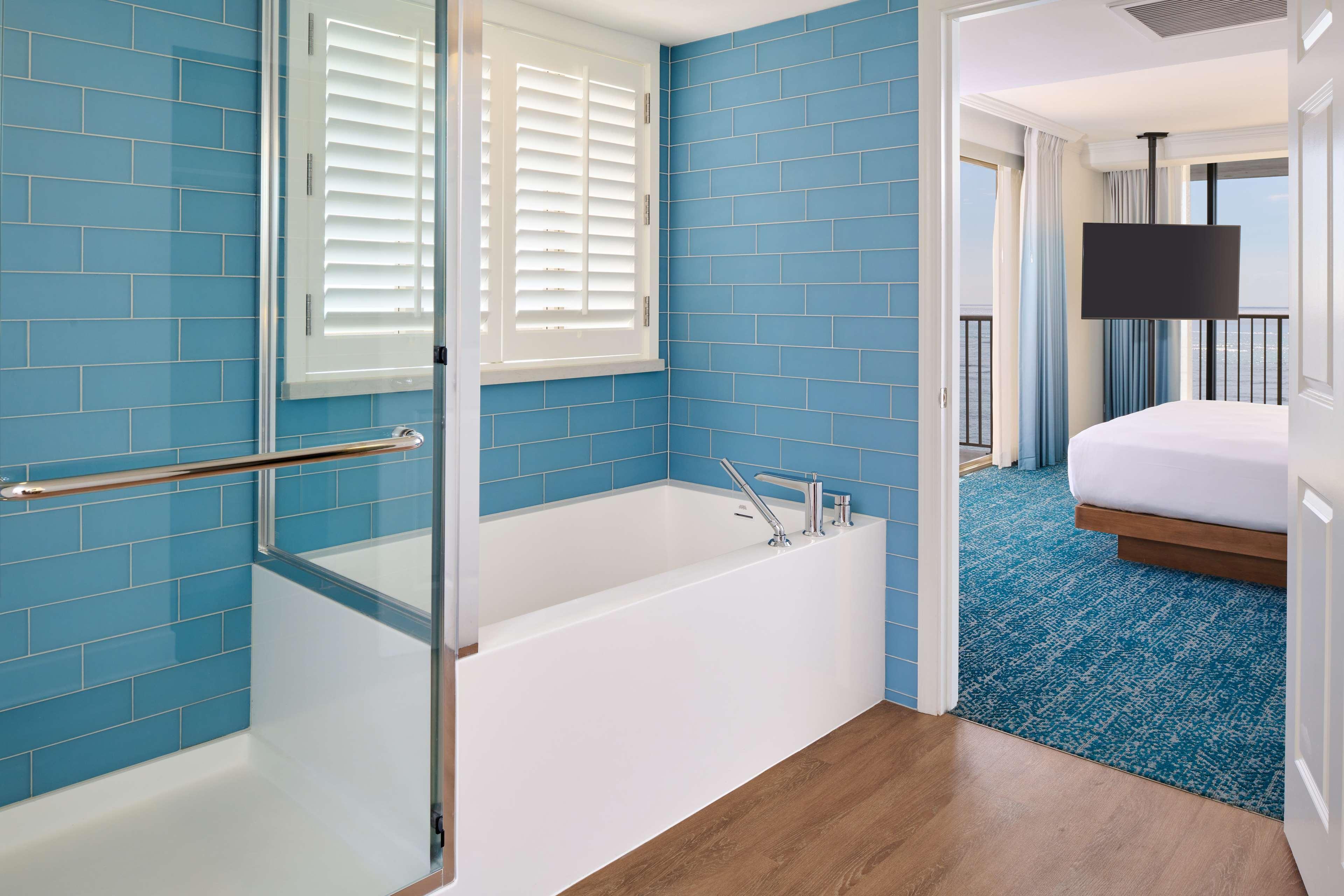 Suite Ocean Front King Bed