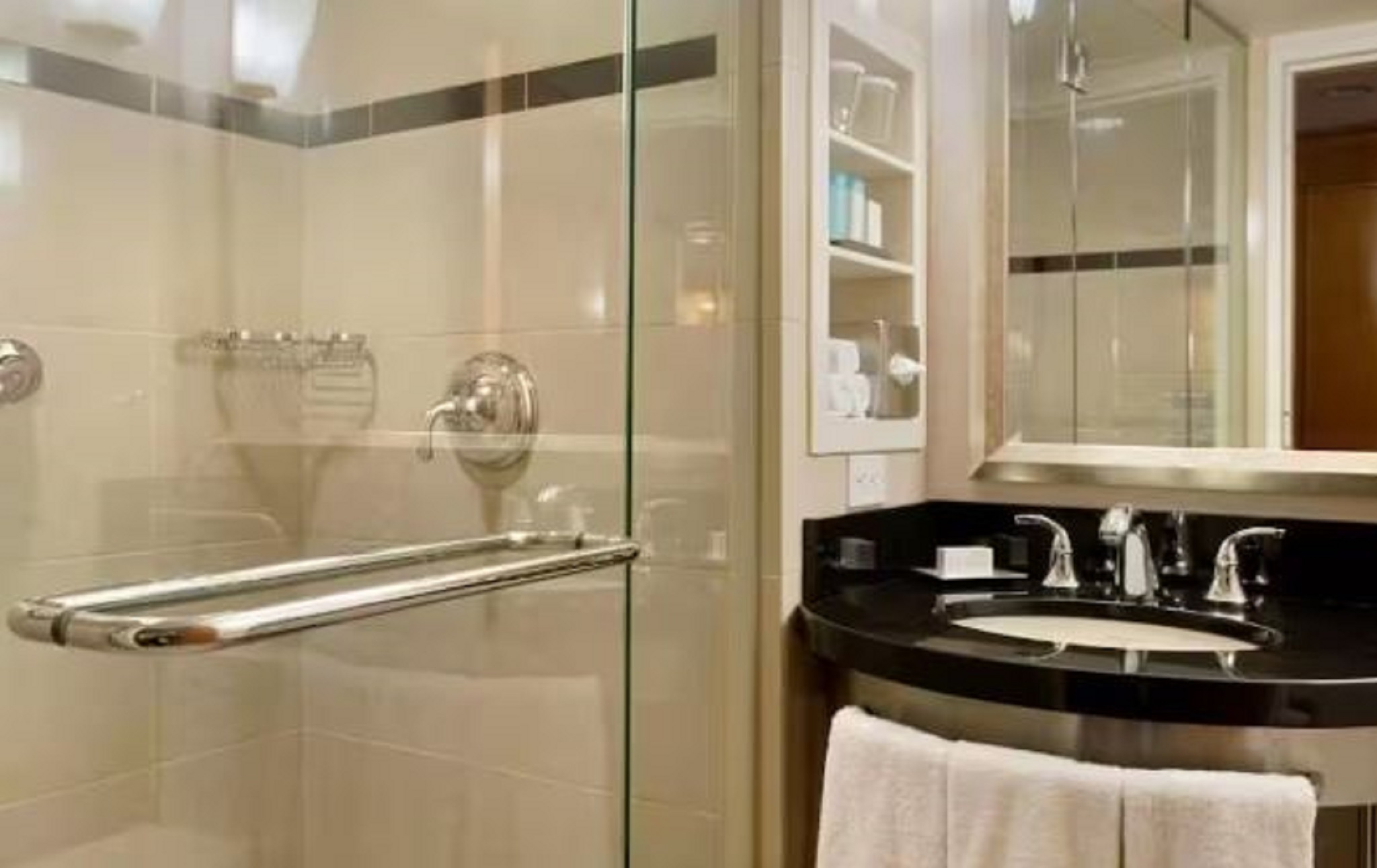 Double Deluxe King Bed