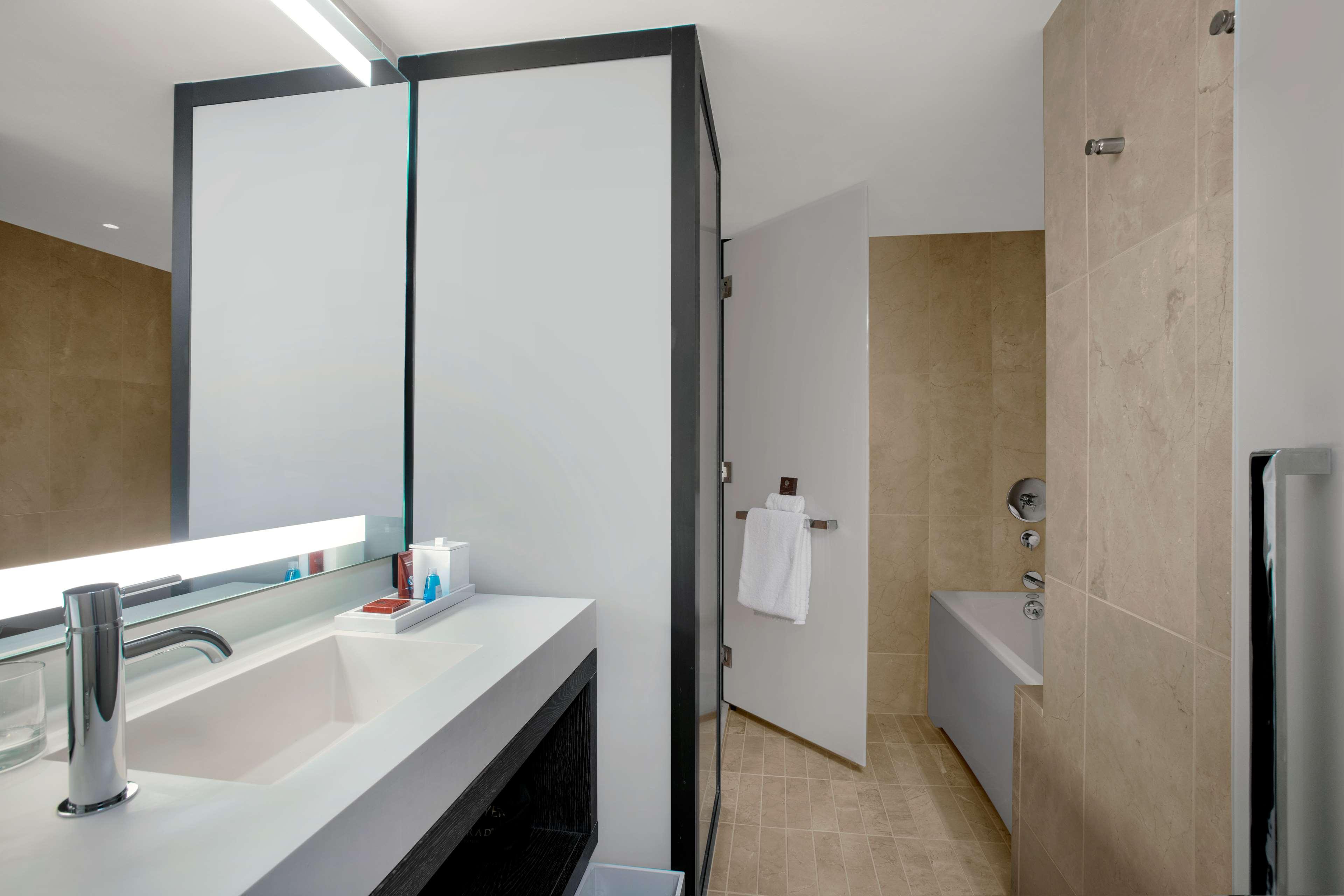 Suite Executive King Bed